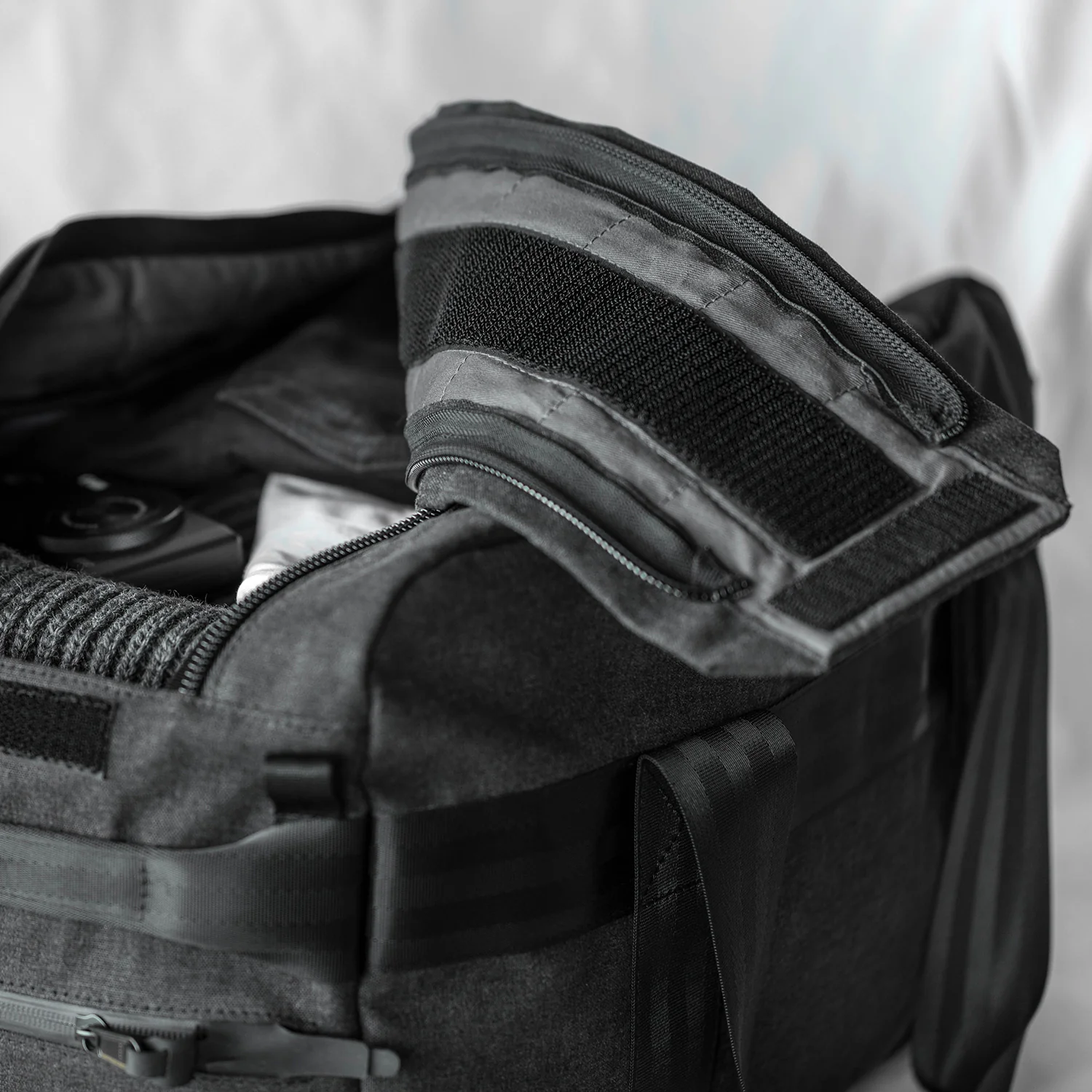 afternoons with Albert | technical weekender bag | black - Image 32