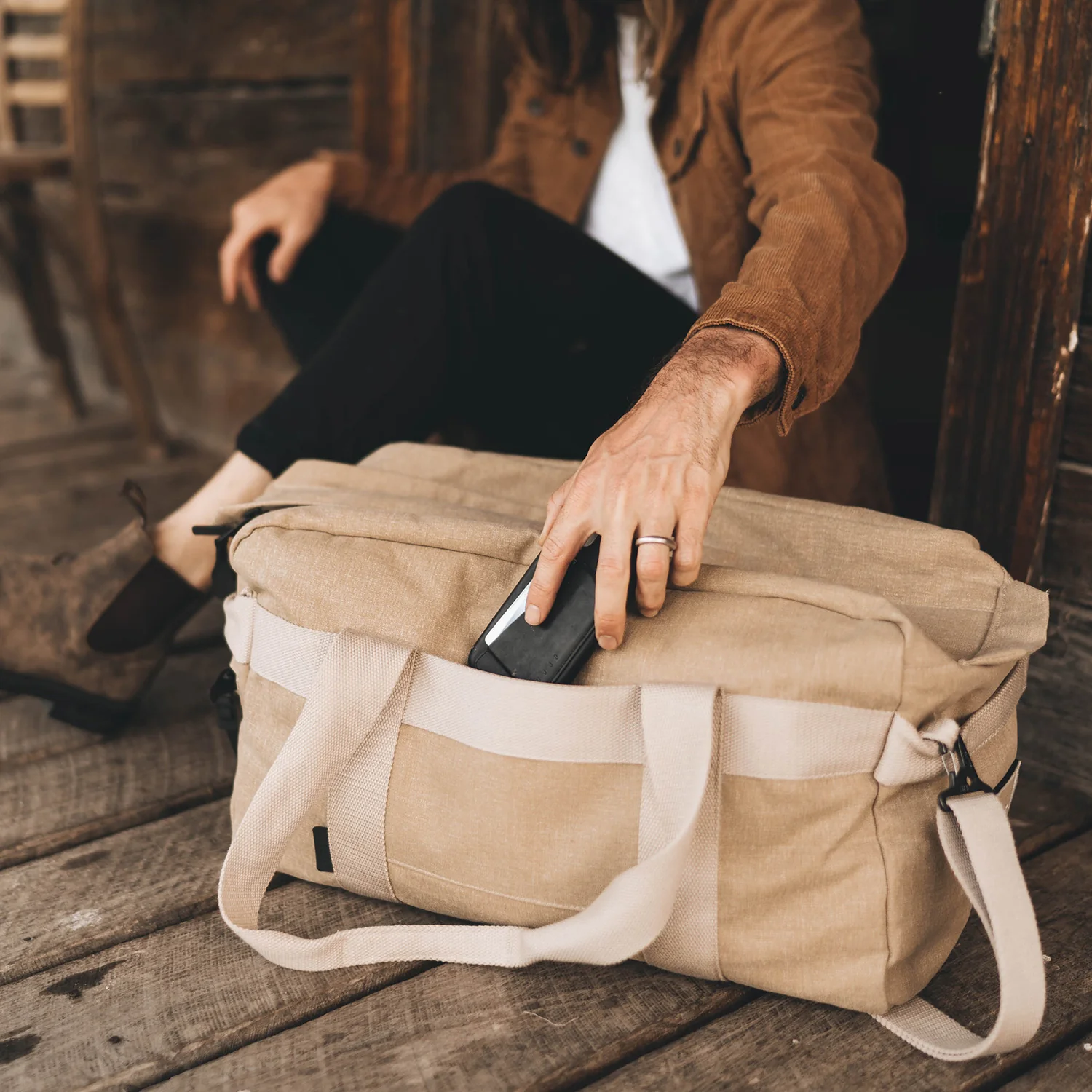 afternoons with Albert | technical weekender bag | oak - Image 15