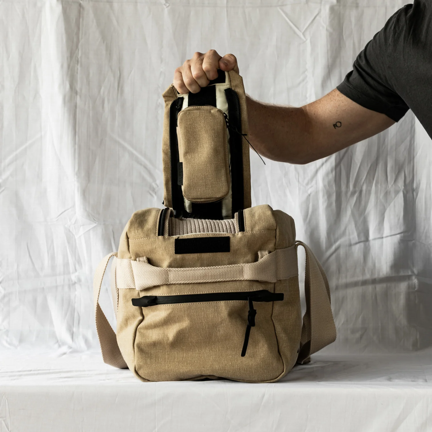 afternoons with Albert | technical weekender bag | oak - Image 6