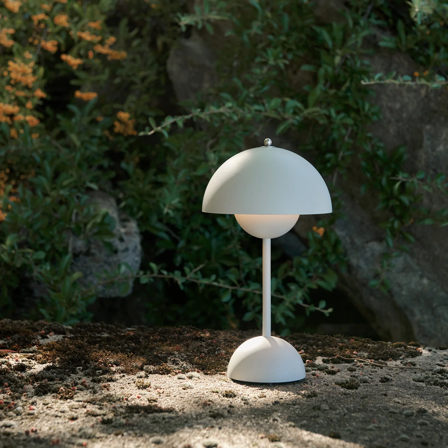 &tradition | flowerpot VP9 portable lamp | matte white - Image 11