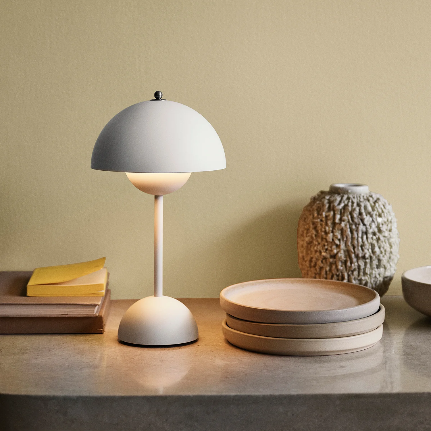 &tradition | flowerpot VP9 portable lamp | matte white - Image 2
