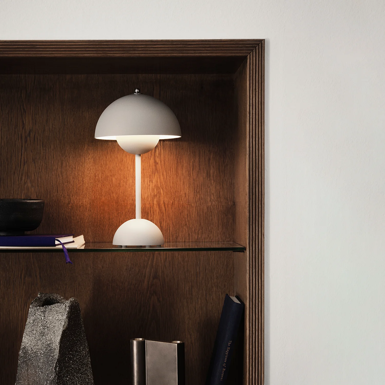 &tradition | flowerpot VP9 portable lamp | matte white - Image 6