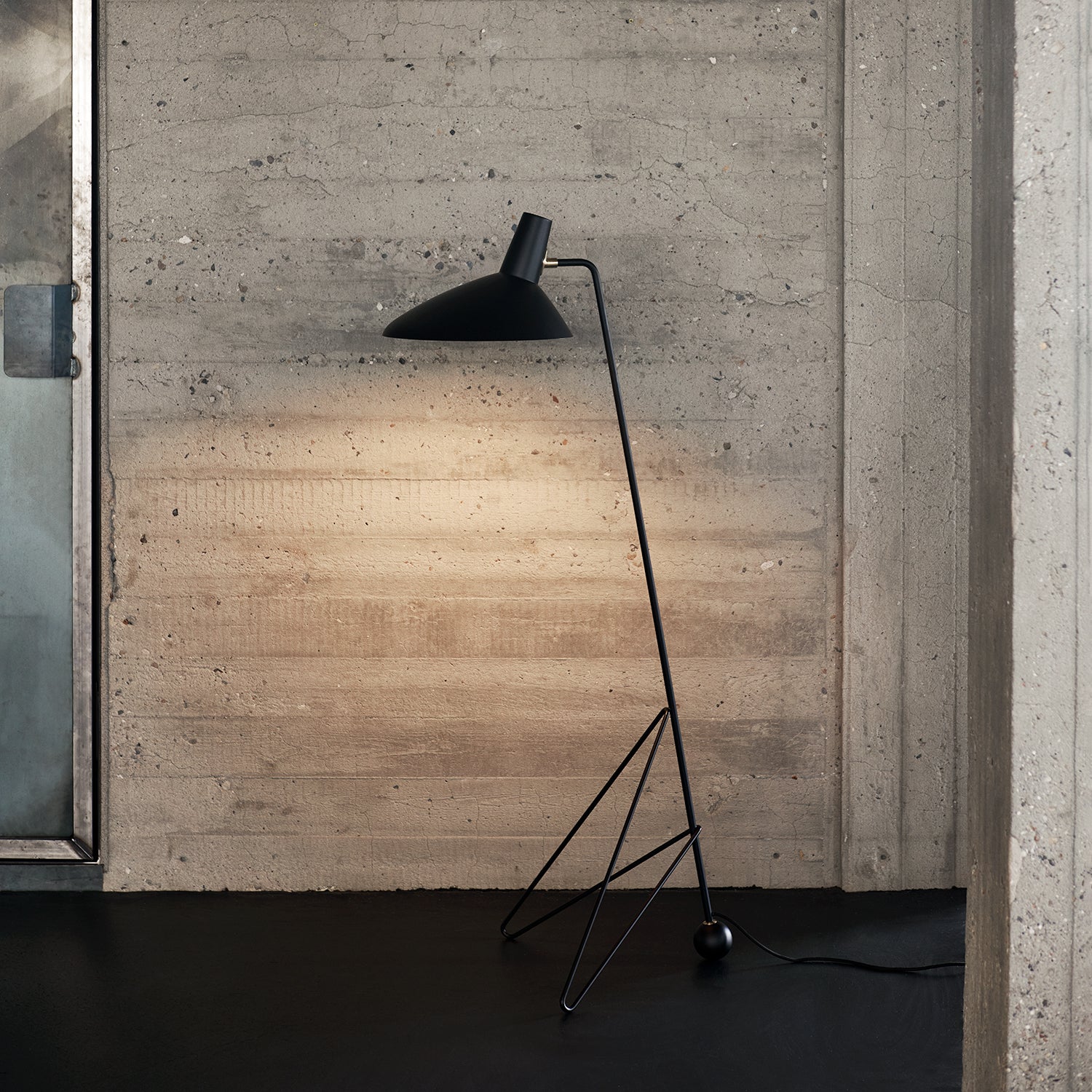 &tradition | tripod HM8 floor lamp | black - Image 6