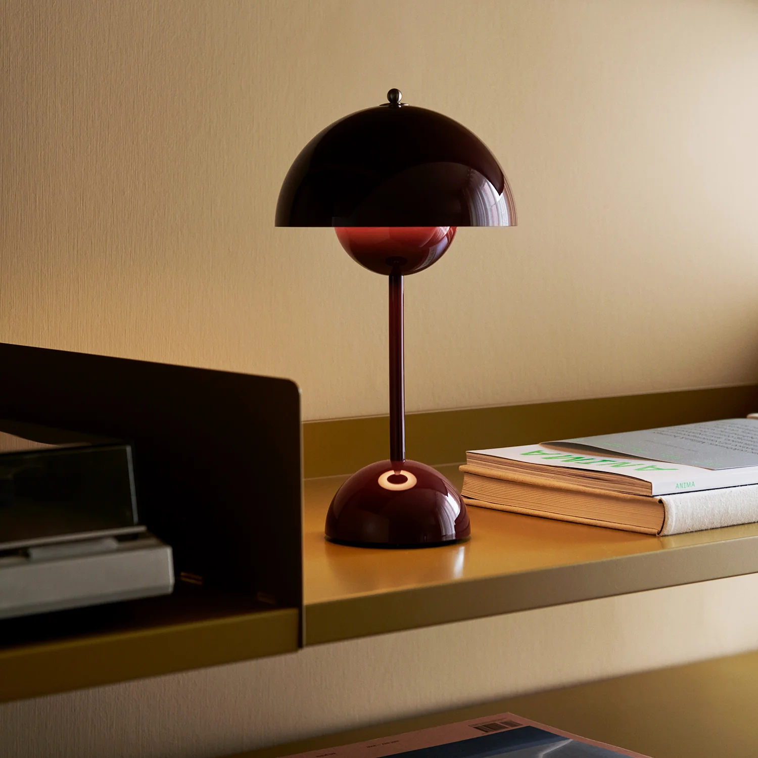 &tradition | flowerpot VP9 portable lamp | dark plum - Image 6