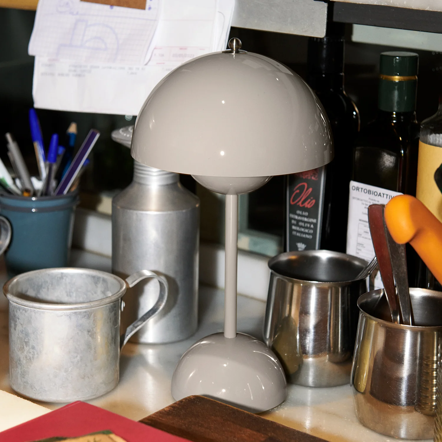 &tradition | flowerpot VP9 portable lamp | grey beige - Image 10