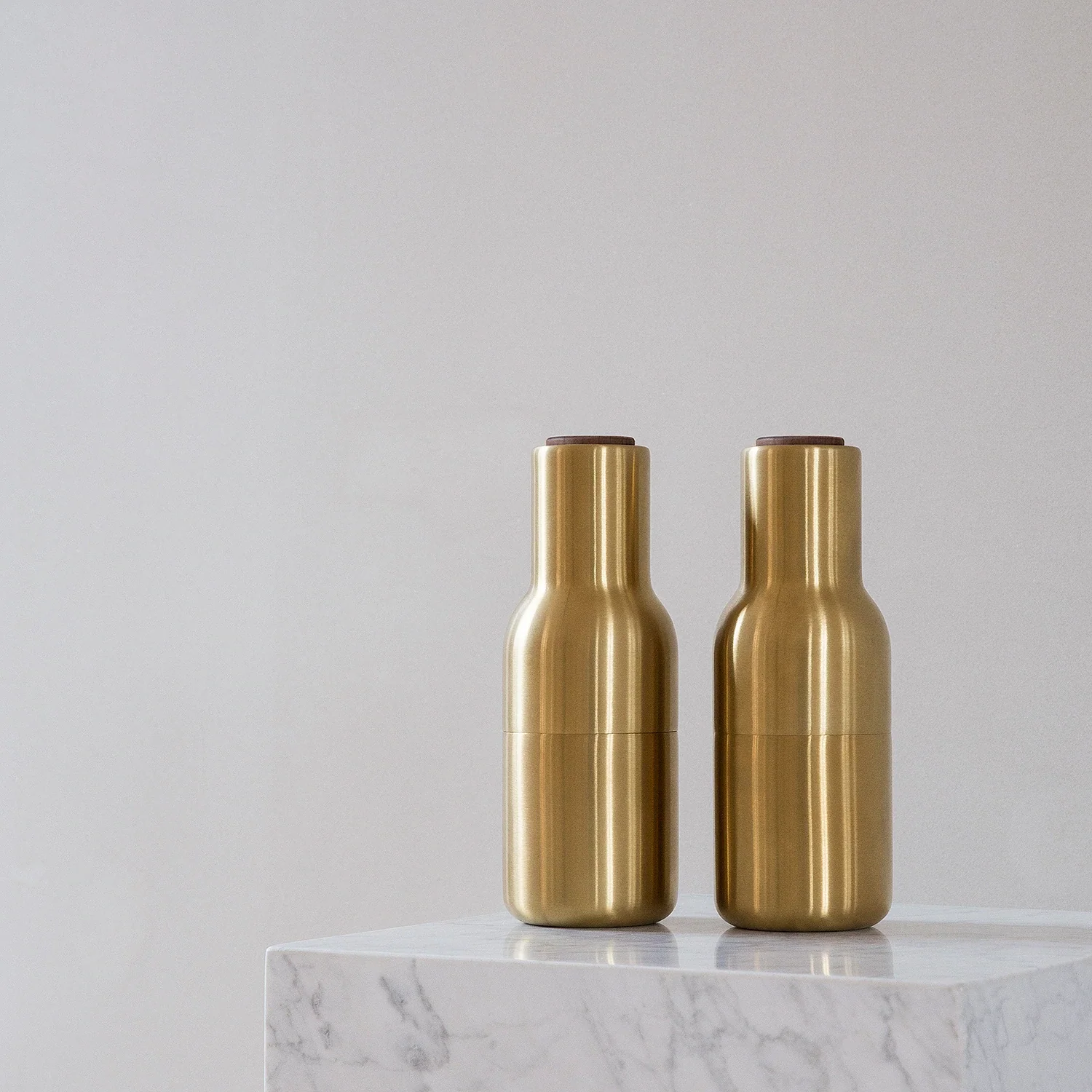 audo copenhagen (menu) | bottle grinder set | brushed brass + walnut lid - Image 3