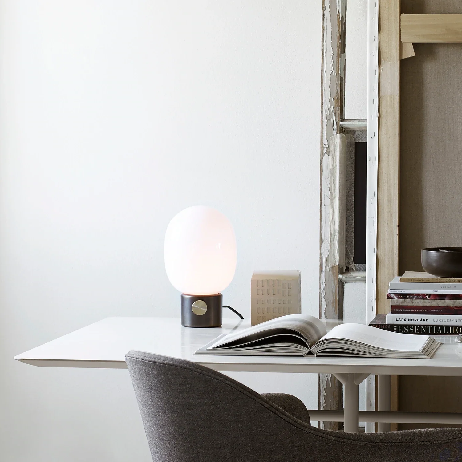 audo copenhagen (menu) | jwda table lamp small | bronzed brass - Image 12