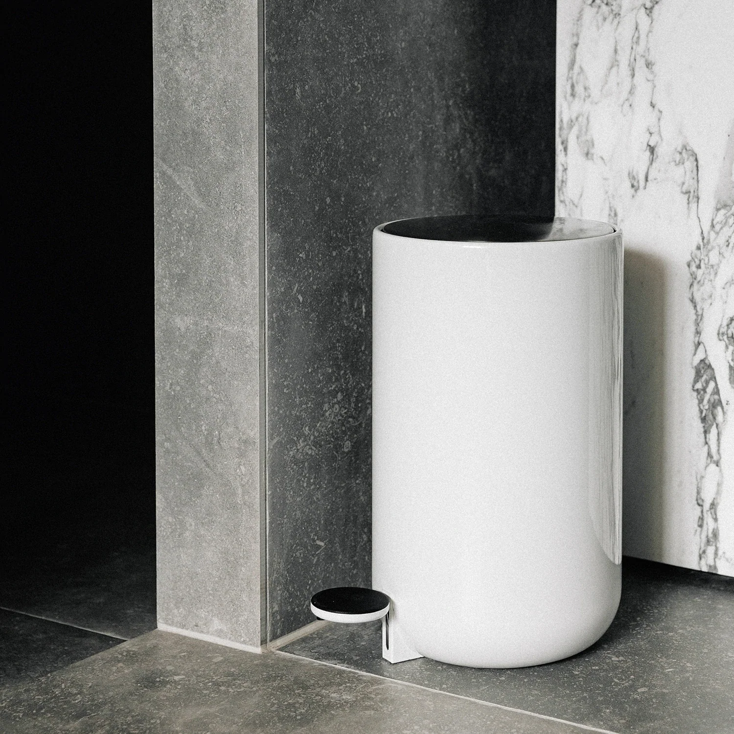 audo copenhagen (menu) | norm pedal bin 7 litre | gloss white - DC - Image 6