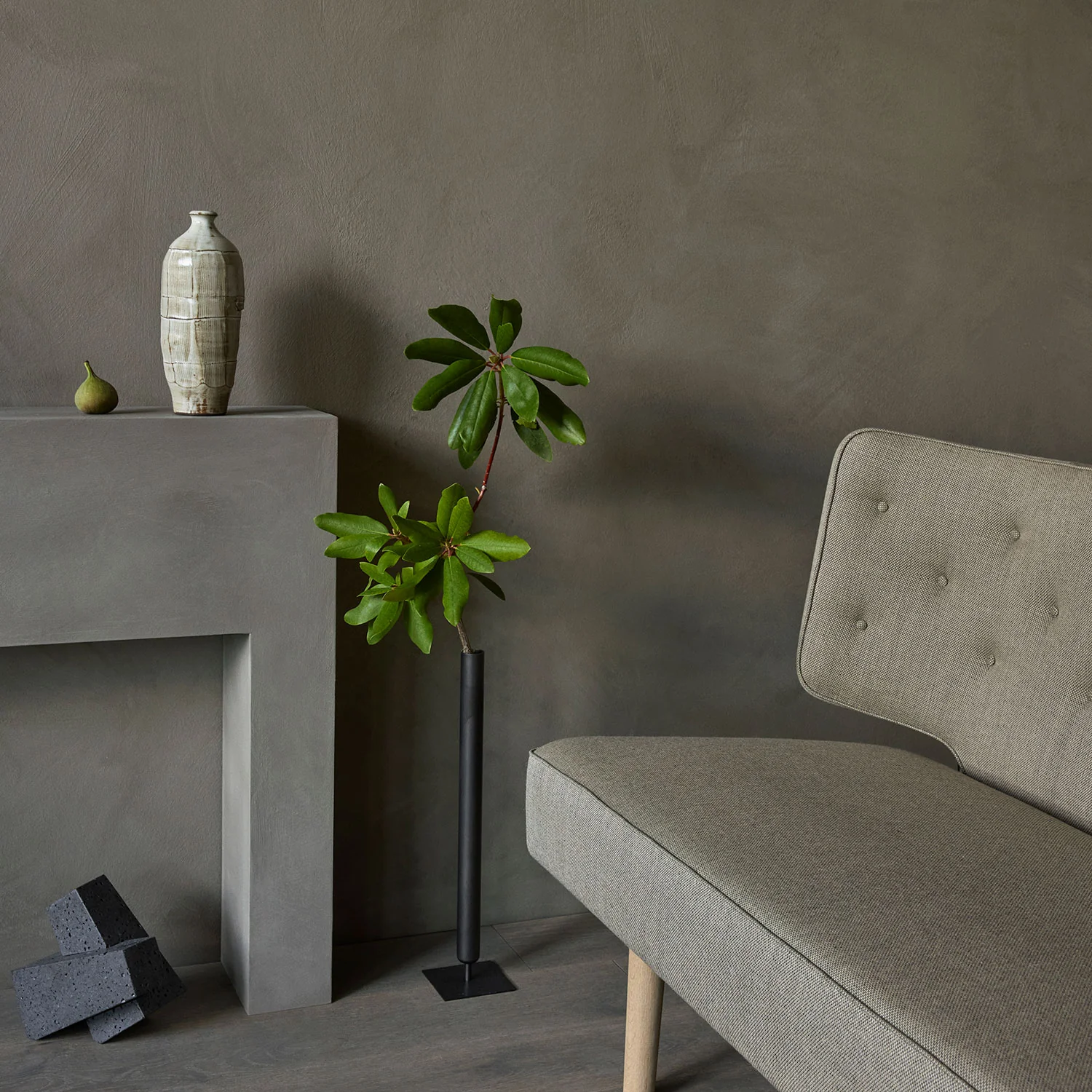 audo copenhagen (menu) | stance vase | bronzed brass 50cm - Image 9