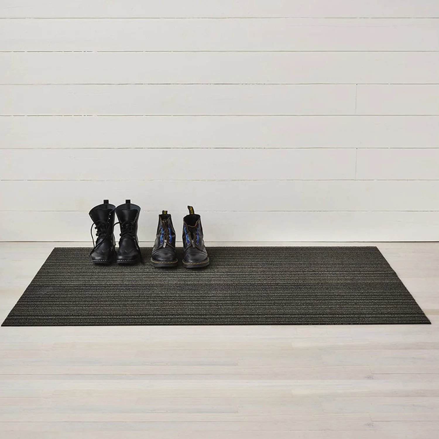 chilewich | shag big mat 91x152cm (36x60") | skinny stripe steel - Image 2