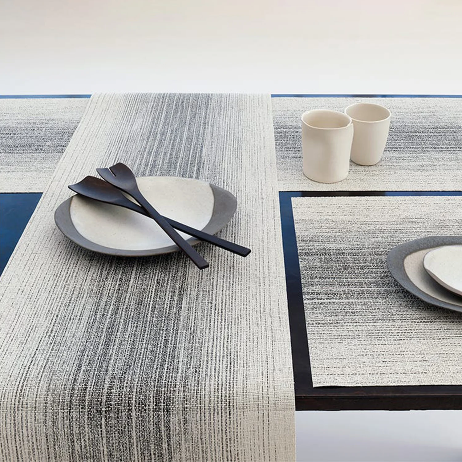 chilewich | table runner 36x183cm | ombre natural - Image 2