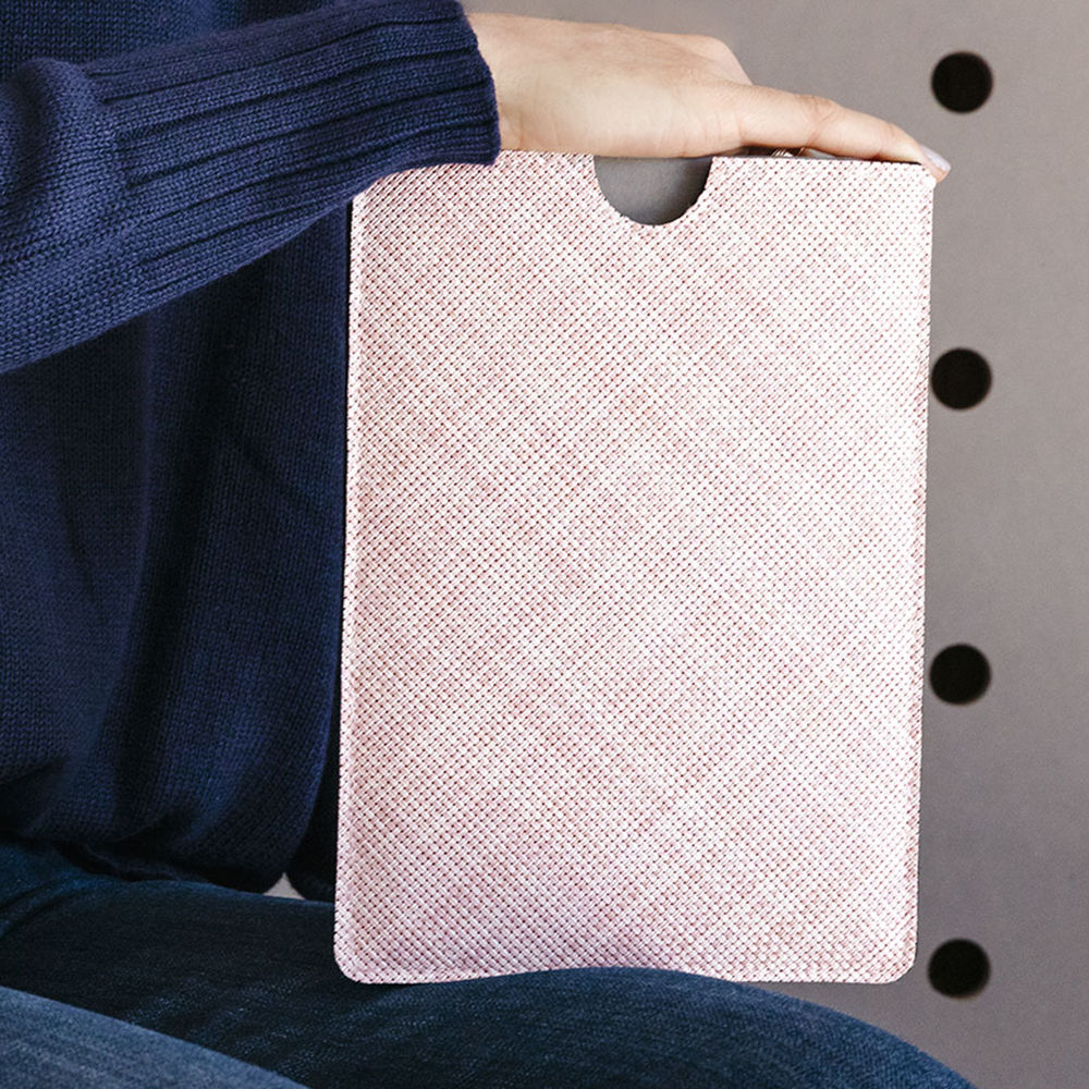 chilewich | tablet sleeve medium | basketweave blush - DC - Image 2