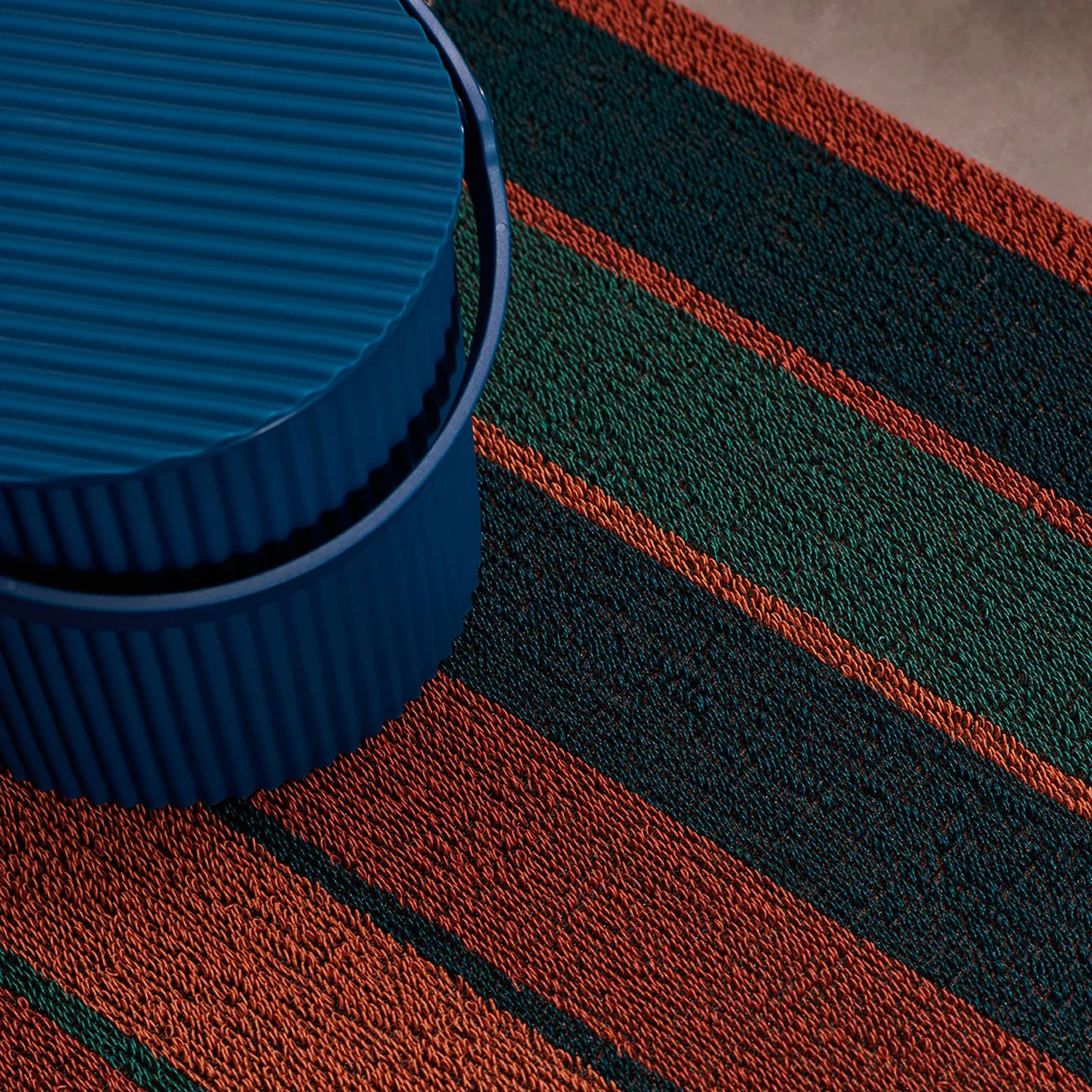 chilewich | shag utility doormat 61x91cm (24x36") | bolt stripe raspberry - Image 5