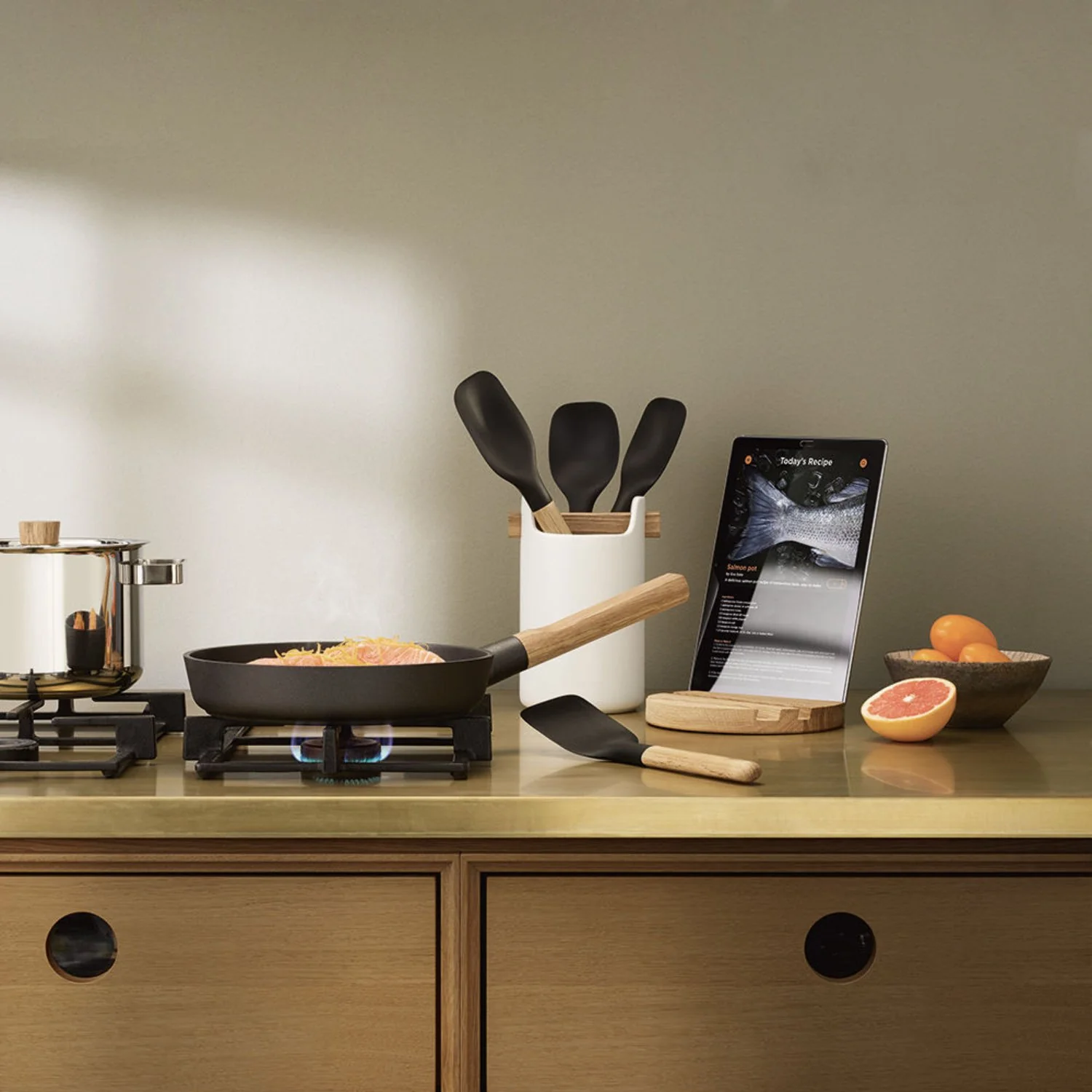 eva solo | smartmat | trivet + tablet holder | oak - LC - Image 5