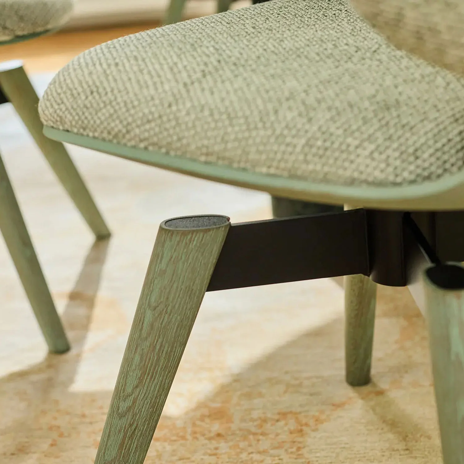 freifrau | ivy chair | twin-pipe steel frame | CATEGORY 1 FABRIC - Image 13