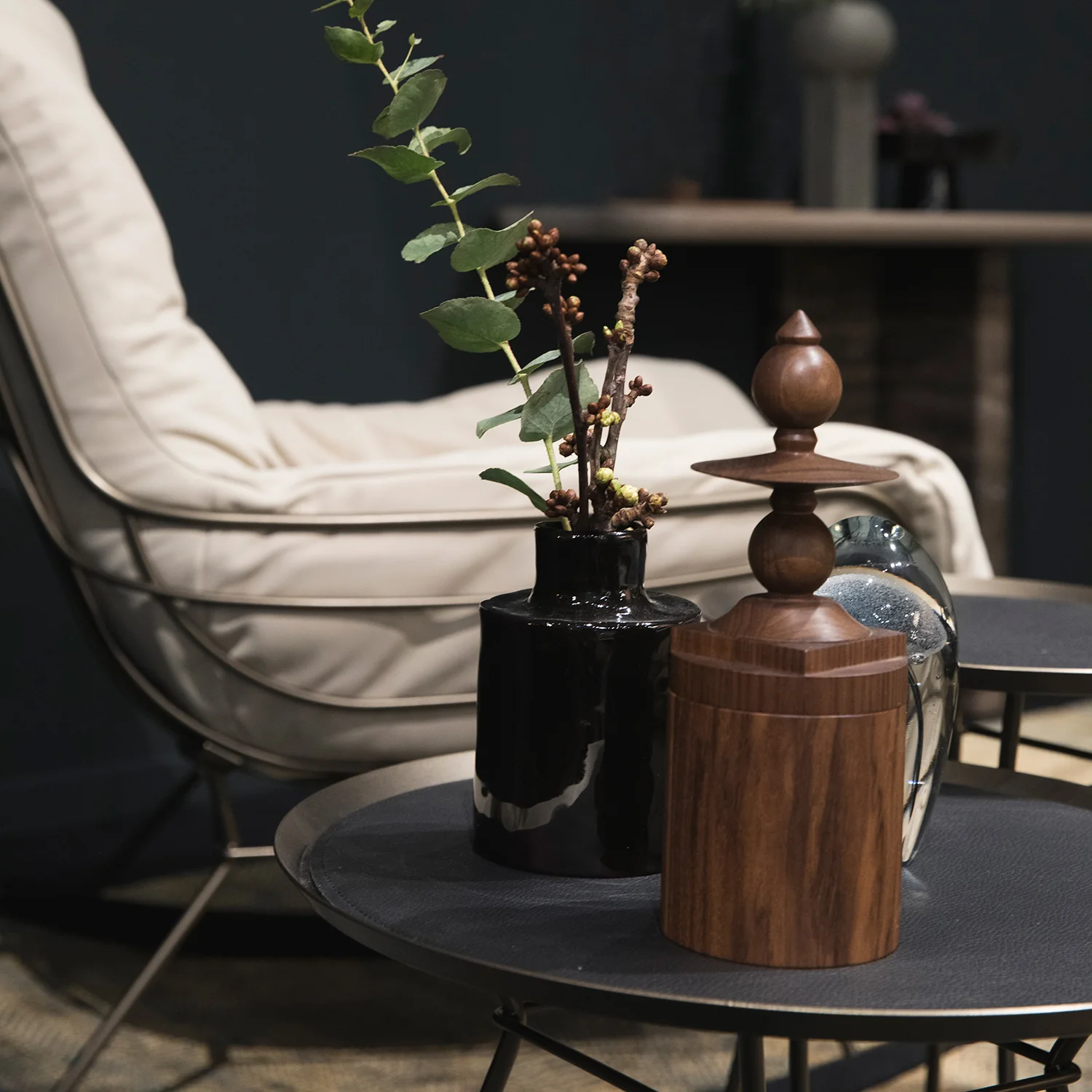 freifrau | leya coffee table with leather inlay | large | steel bronze glaze - Image 2