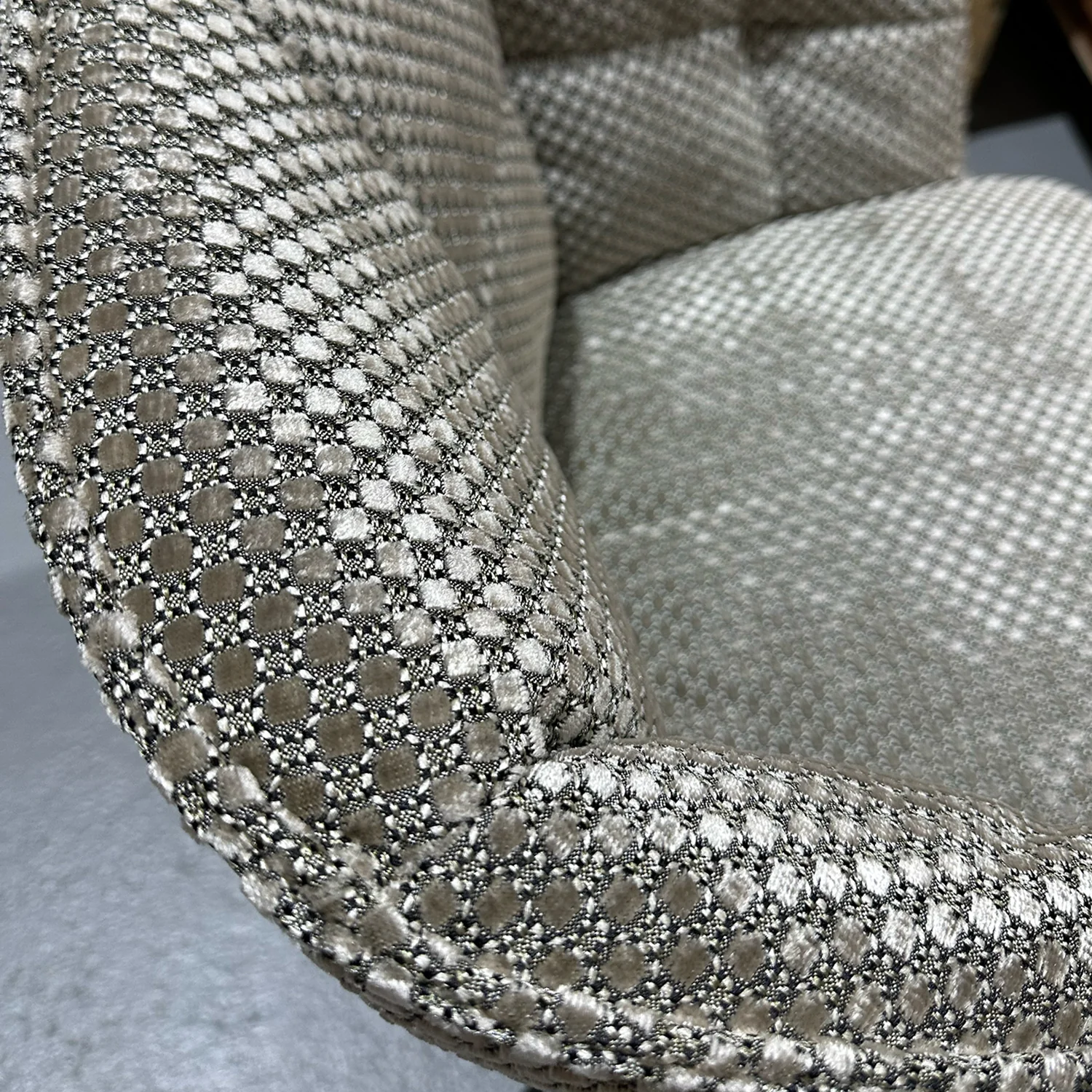 freifrau | marla armchair high | wire frame | nobilis raphael 02 beige - Image 2