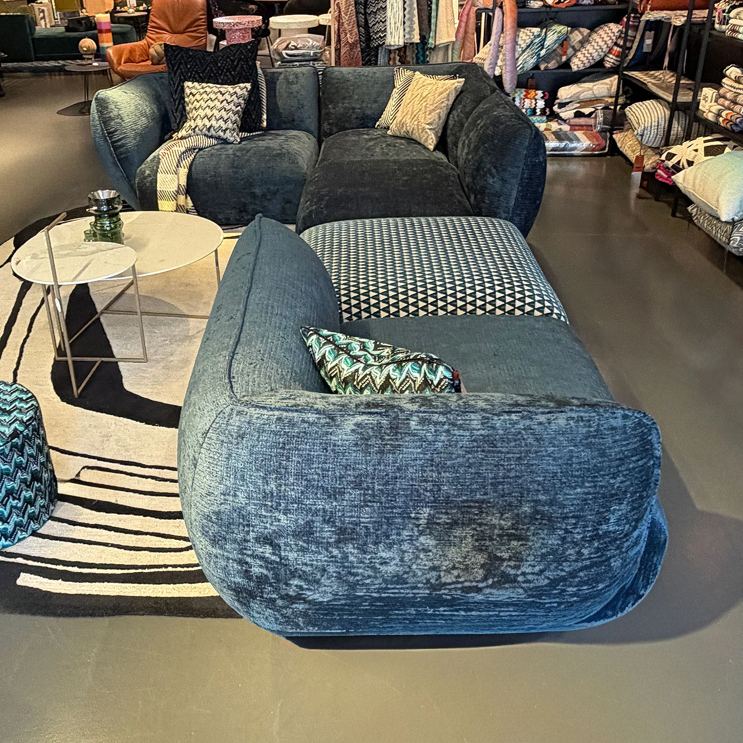 freifrau | mia sofa 5 piece set | chouchou col 113 42 with dedar pouf - Image 3