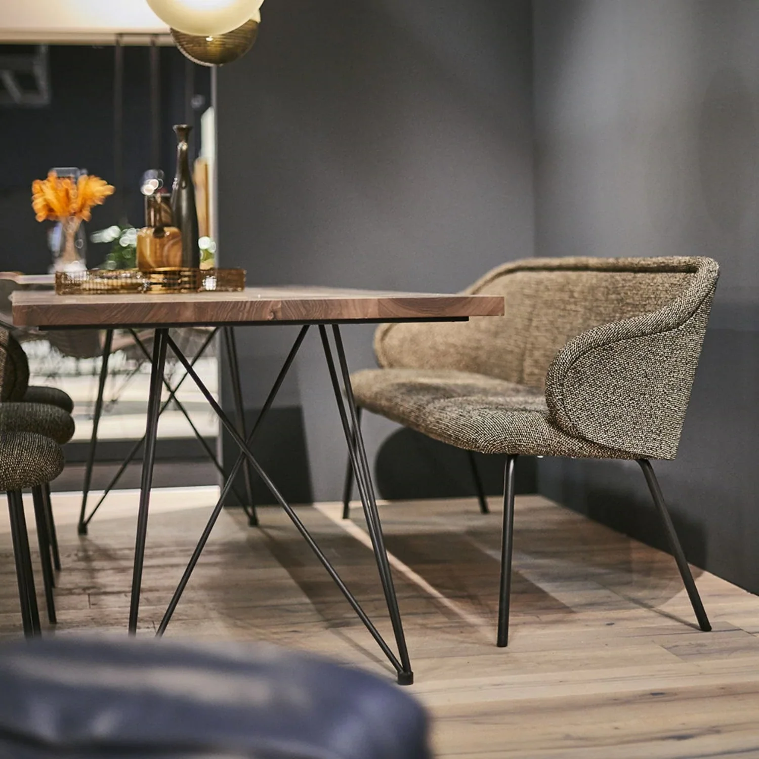 freifrau | ona curve bench 140cm | steel frame | safire 0001 - EX DISPLAY - Image 13