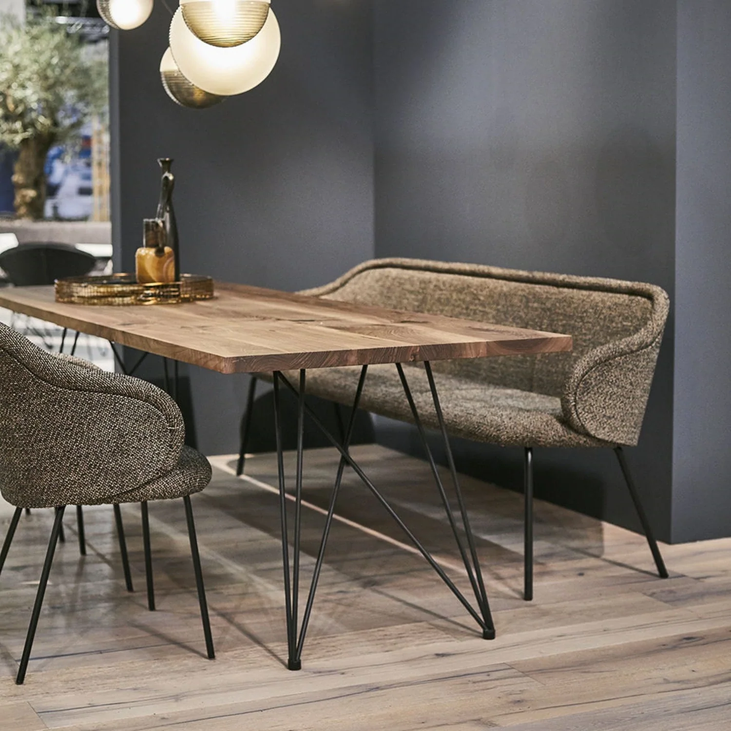 freifrau | ona curve bench 140cm | steel frame | safire 0001 - EX DISPLAY - Image 6