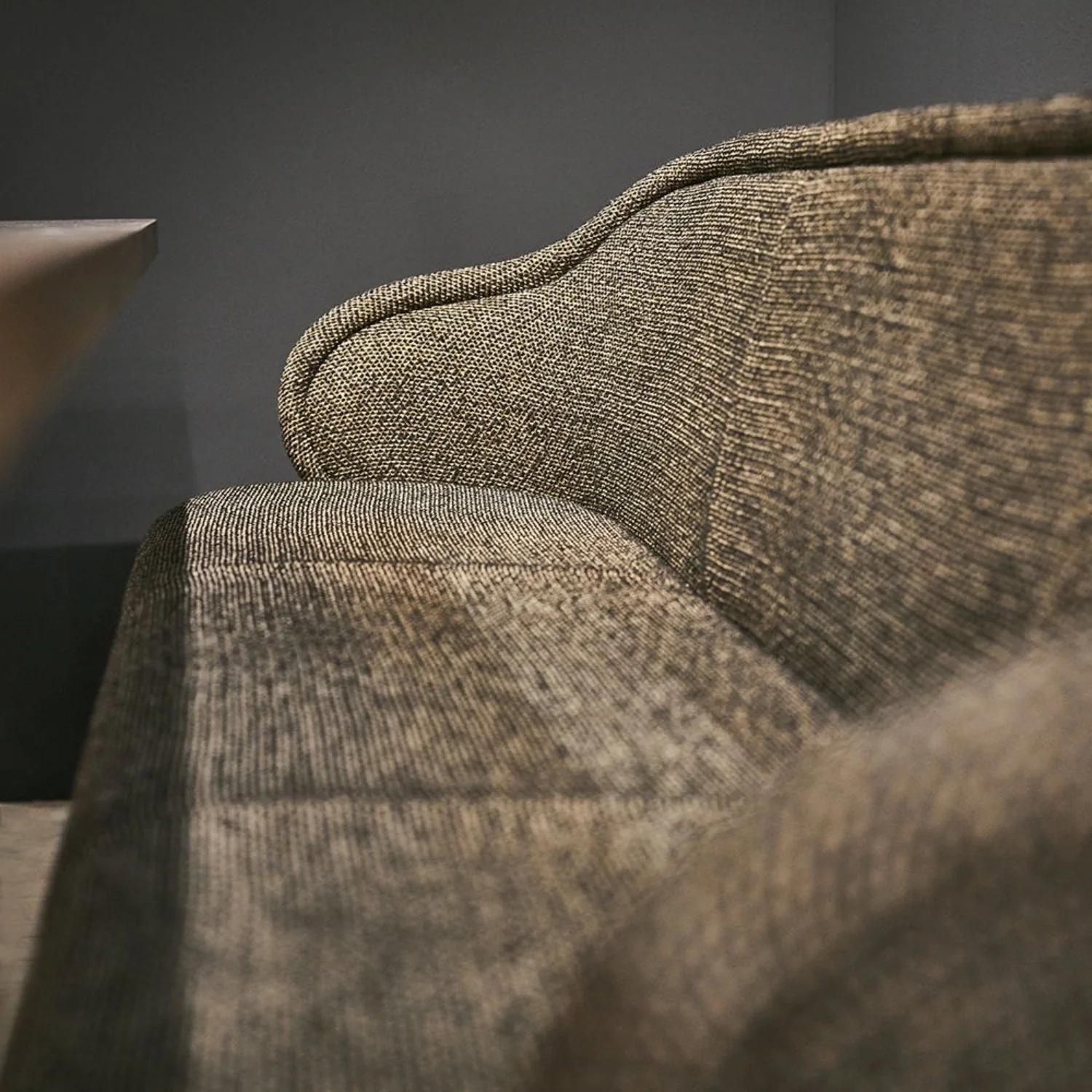 freifrau | ona curve bench 140cm | steel frame | safire 0001 - EX DISPLAY - Image 7