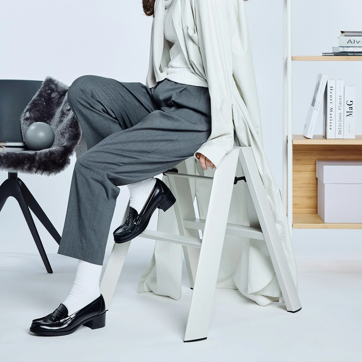 hasegawa | lucano 2 step ladder | crystal grey - Image 4