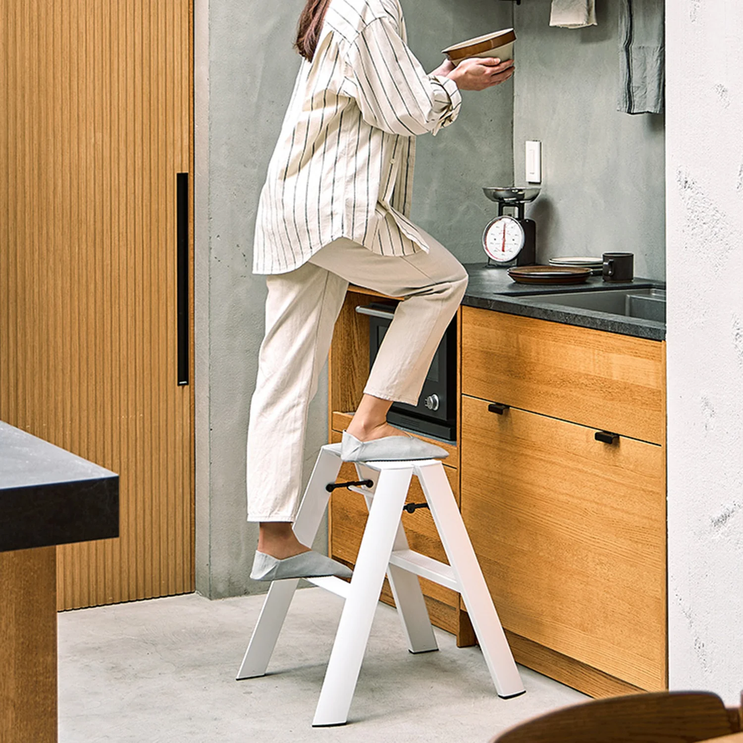 hasegawa | lucano 2 step ladder | white (japan) - LC - Image 4