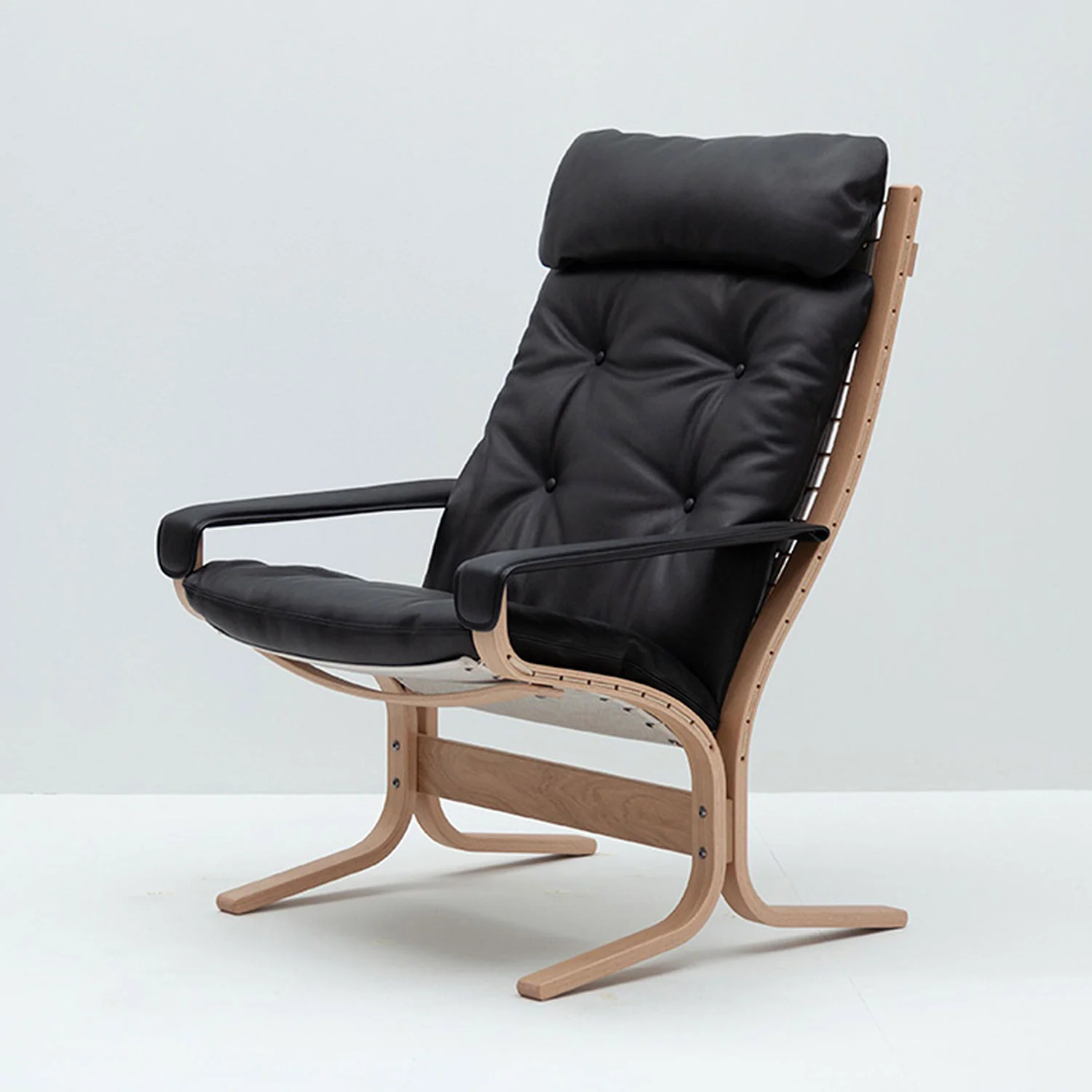 lk hjelle | siesta classic 301 chair | high back with arms | oak + hemsen HA19 leather - Image 4