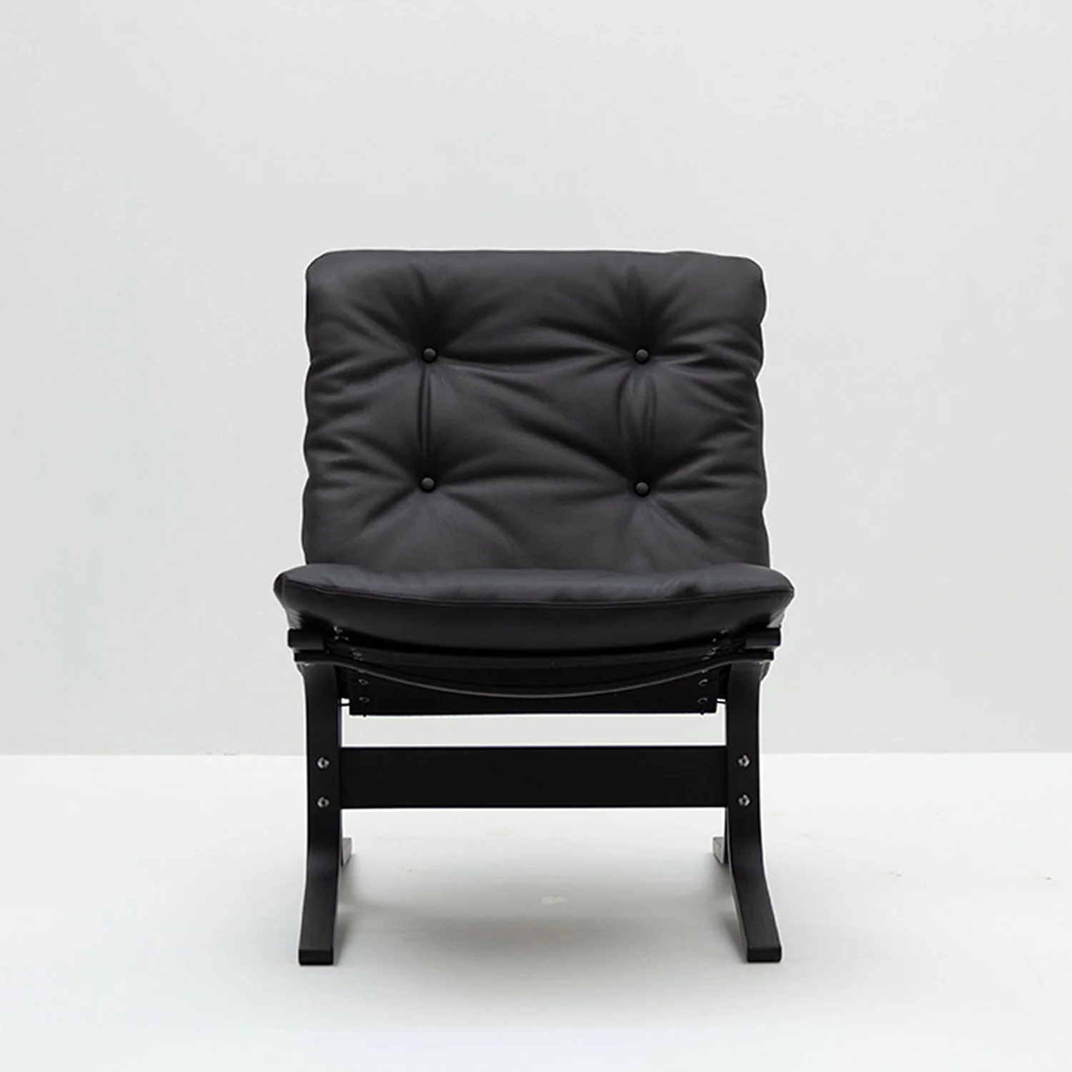 lk hjelle | siesta classic 302 chair | low back | black oak + hemsen HA19 leather - Image 3