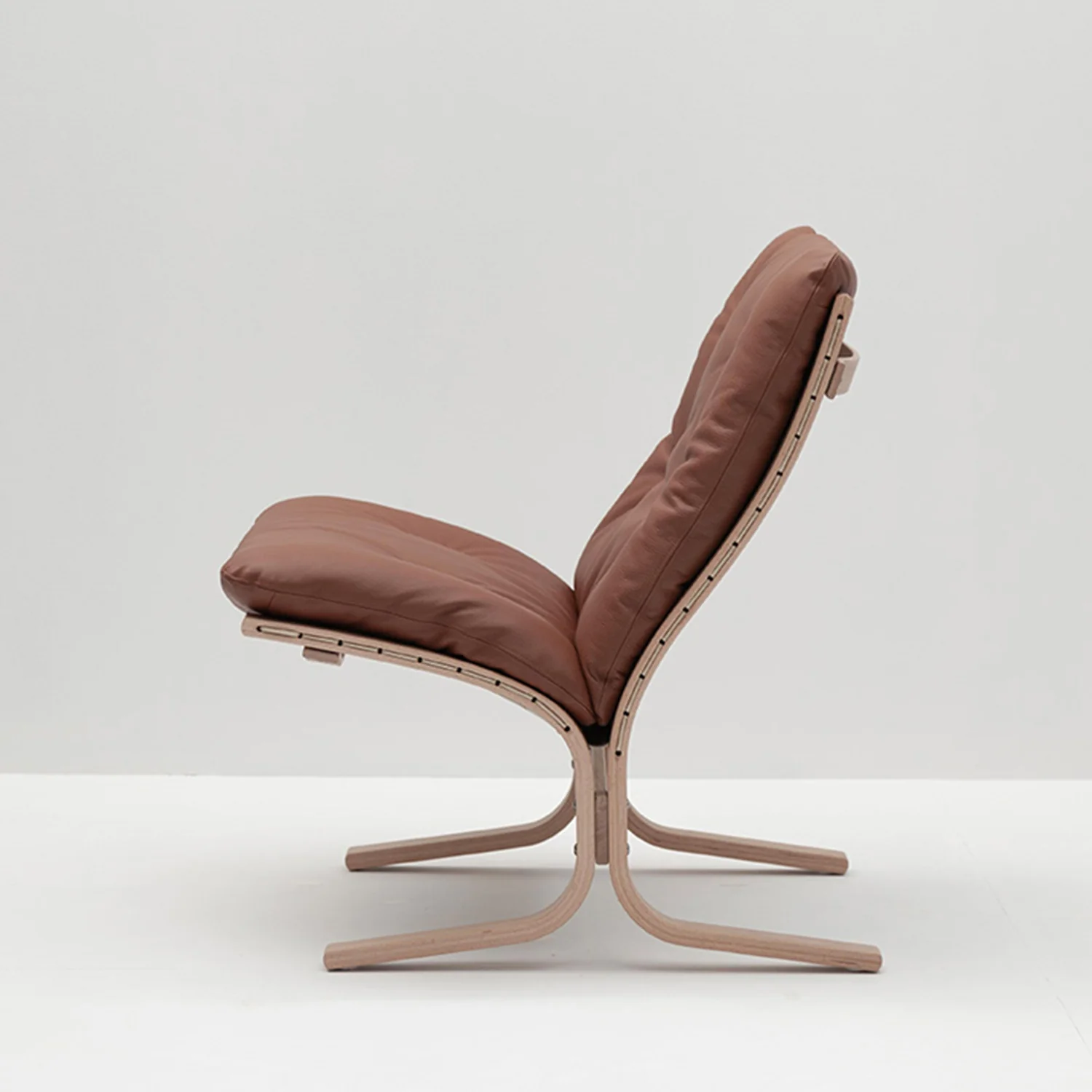 lk hjelle | siesta classic 302 chair | low back | oak + rustical tan leather - Image 2