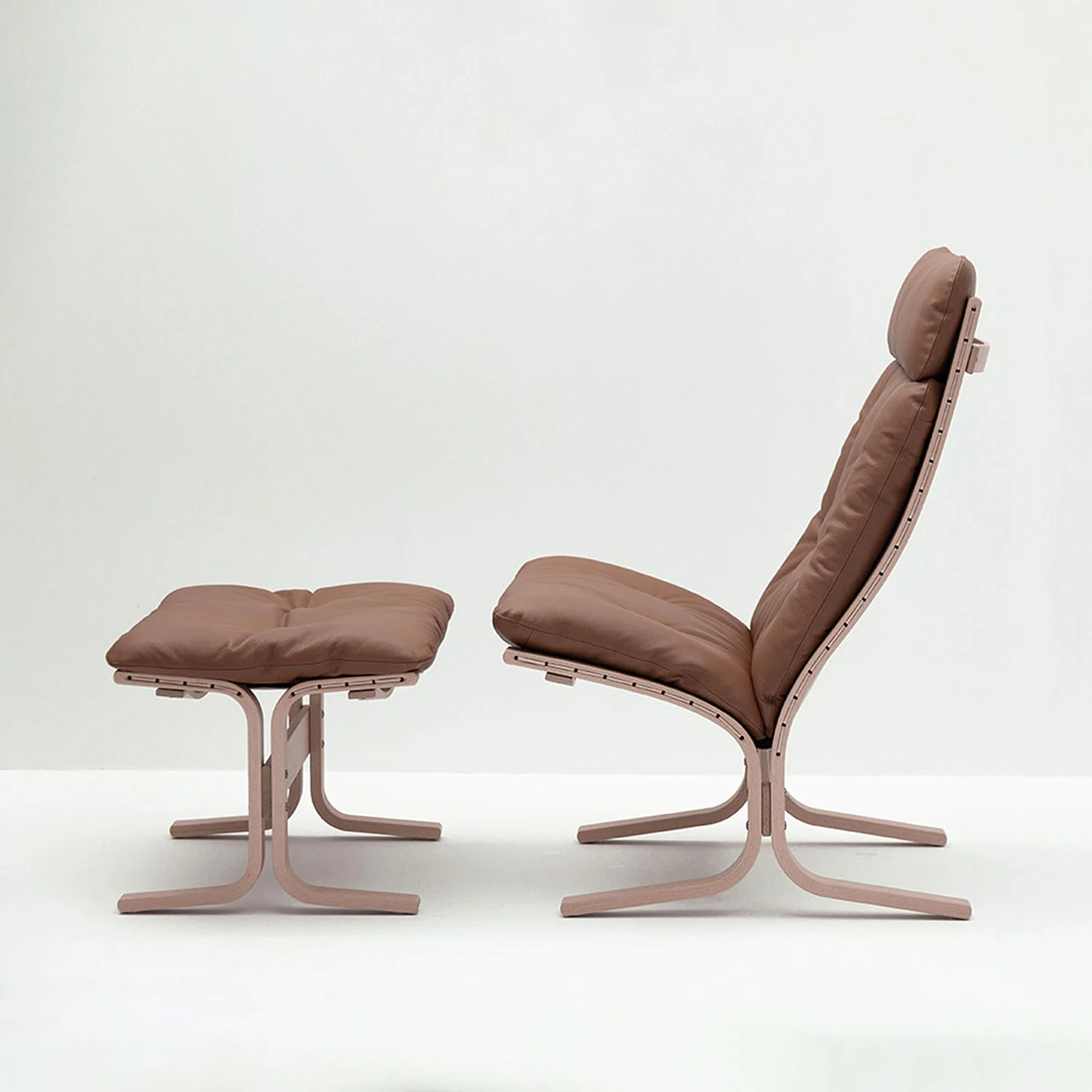 lk hjelle | siesta classic 304 footstool | oak + rustical tan leather - Image 4