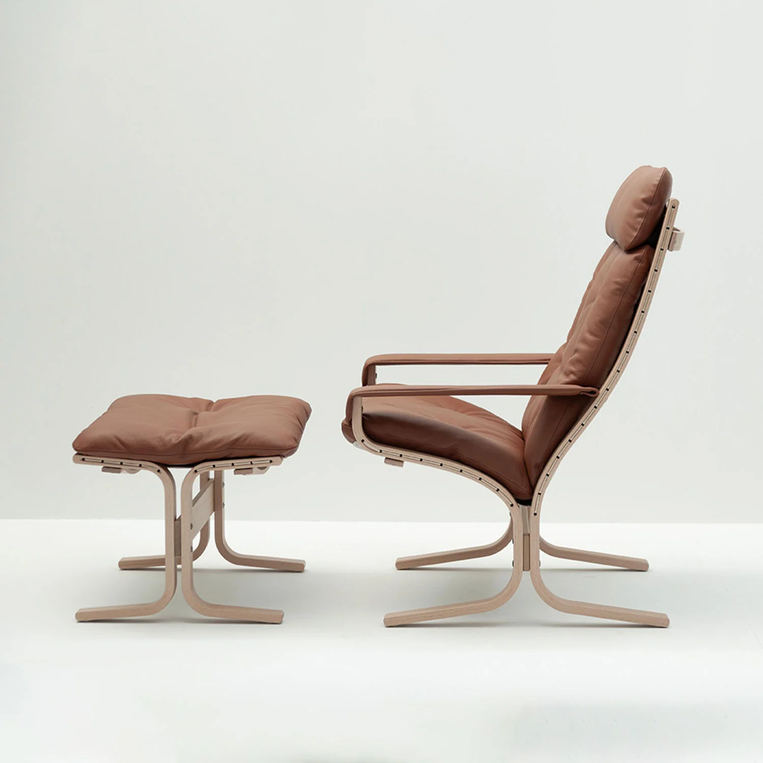 lk hjelle | siesta classic 304 footstool | oak + rustical tan leather - Image 6