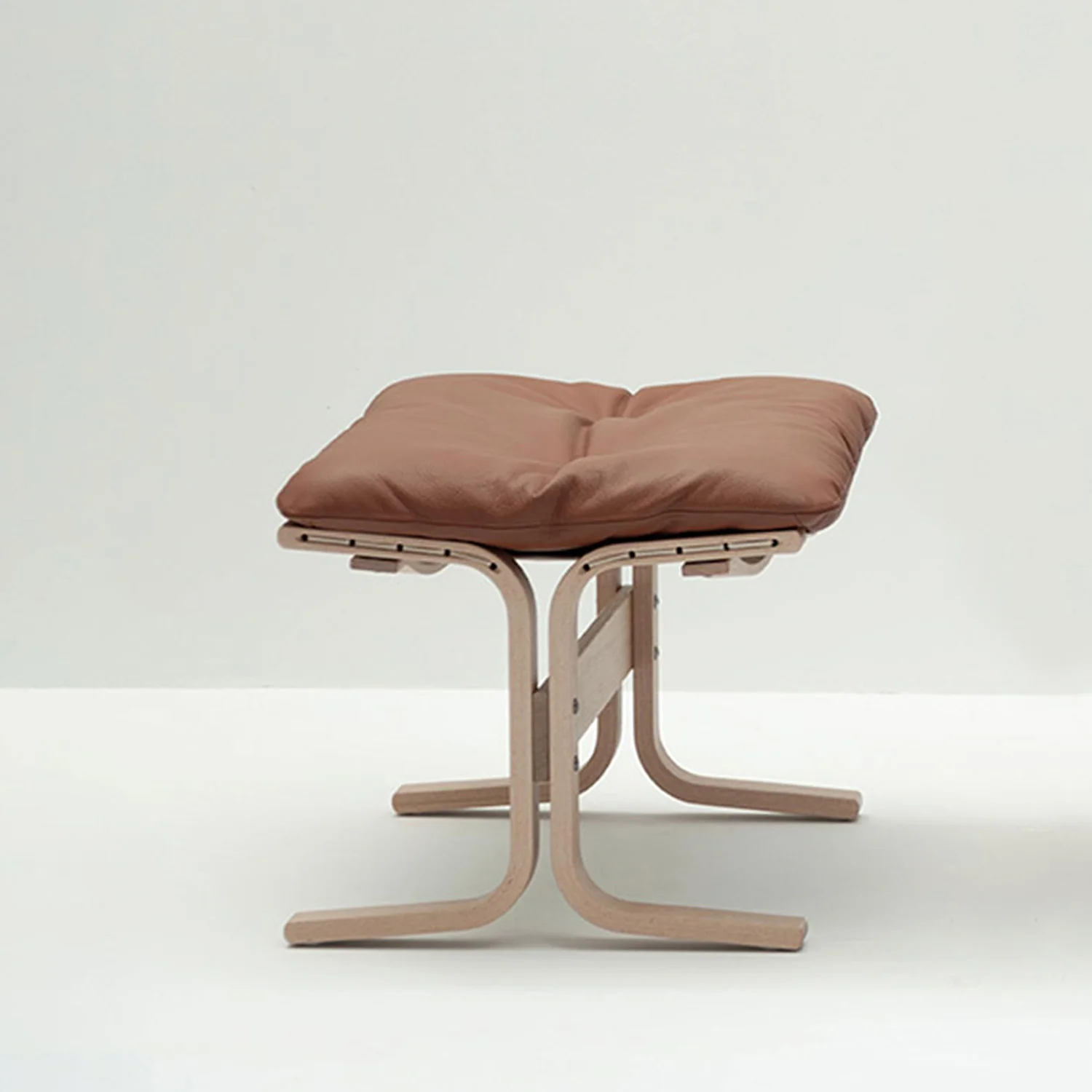 lk hjelle | siesta classic 304 footstool | oak + rustical tan leather - Image 7