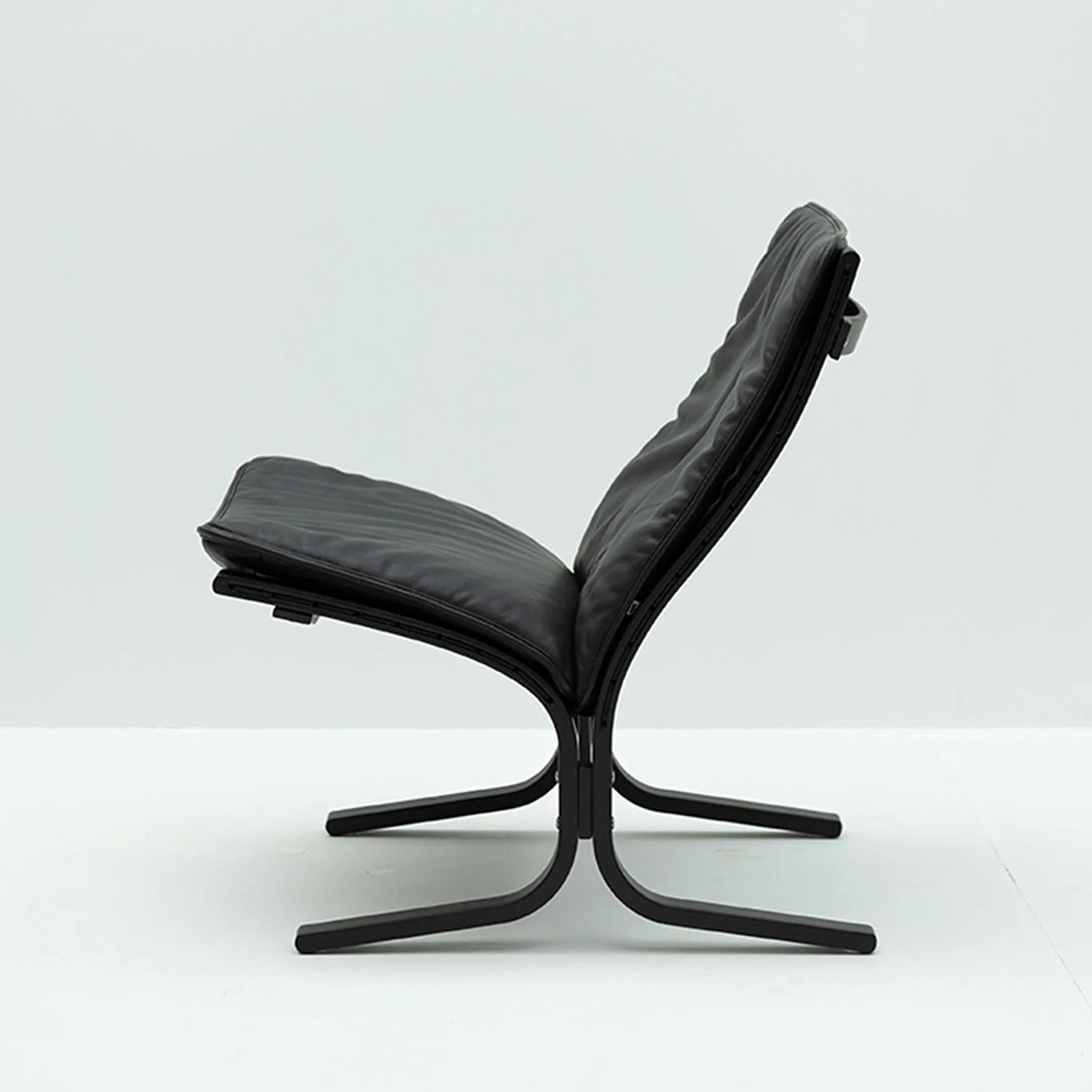 lk hjelle | siesta fiora 307 chair | low back | black oak + hemsen HA19 leather - Image 4