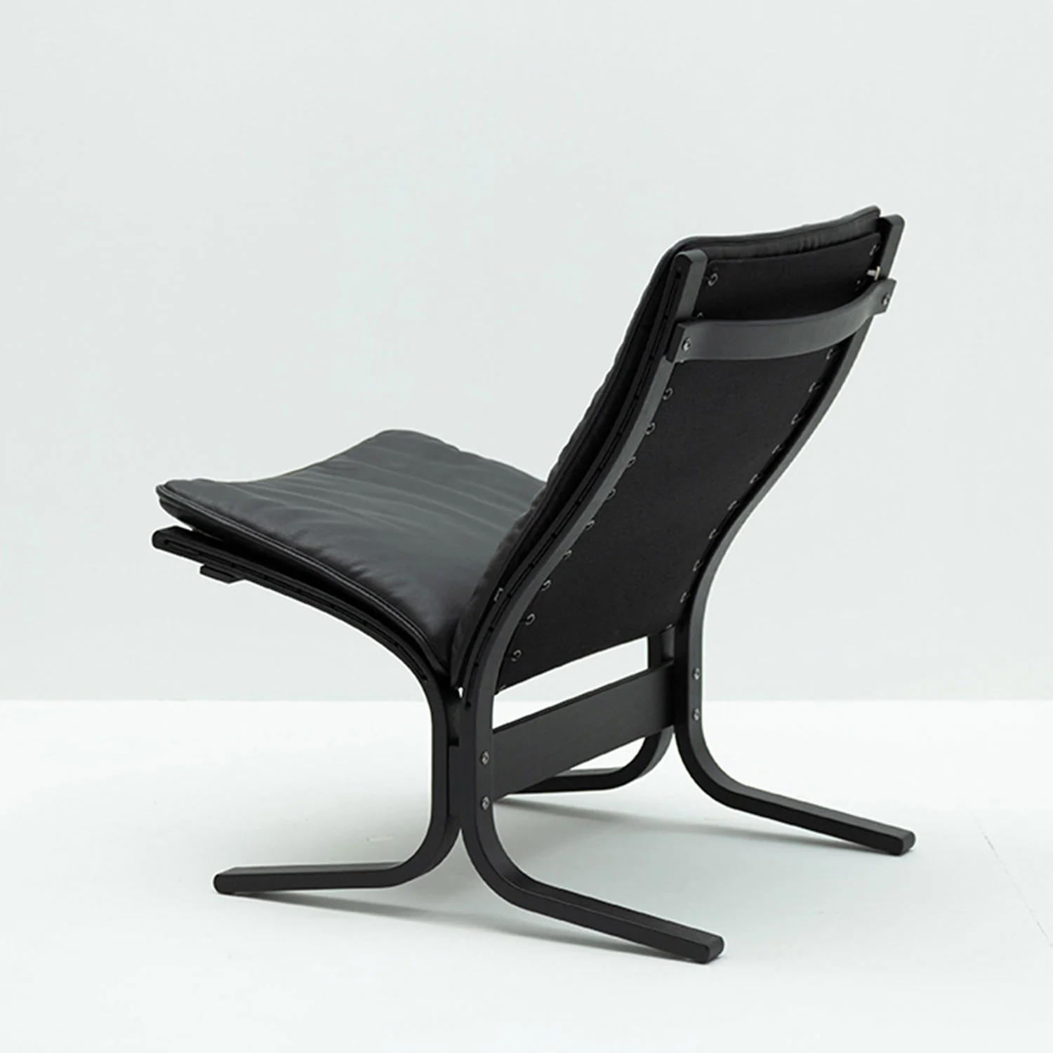 lk hjelle | siesta fiora 307 chair | low back | black oak + hemsen HA19 leather - Image 5