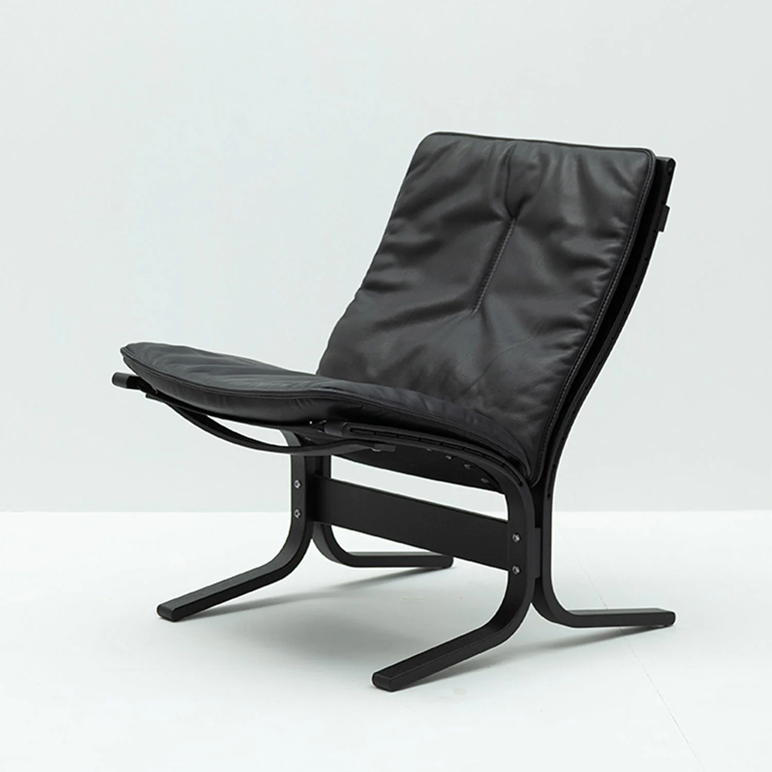 lk hjelle | siesta fiora 307 chair | low back | black oak + hemsen HA19 leather - Image 6