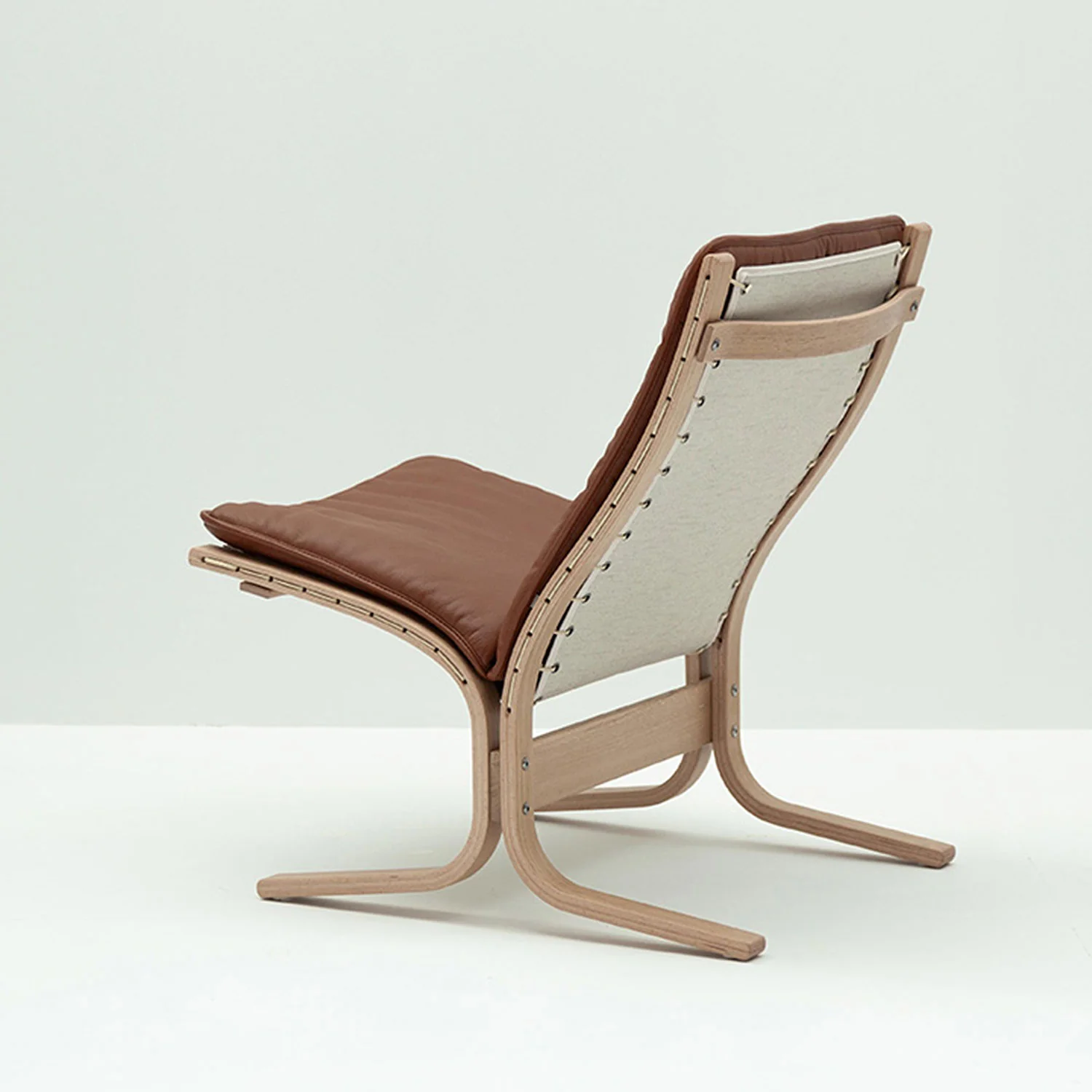 lk hjelle | siesta fiora 307 chair | low back | oak + rustical tan leather - Image 4