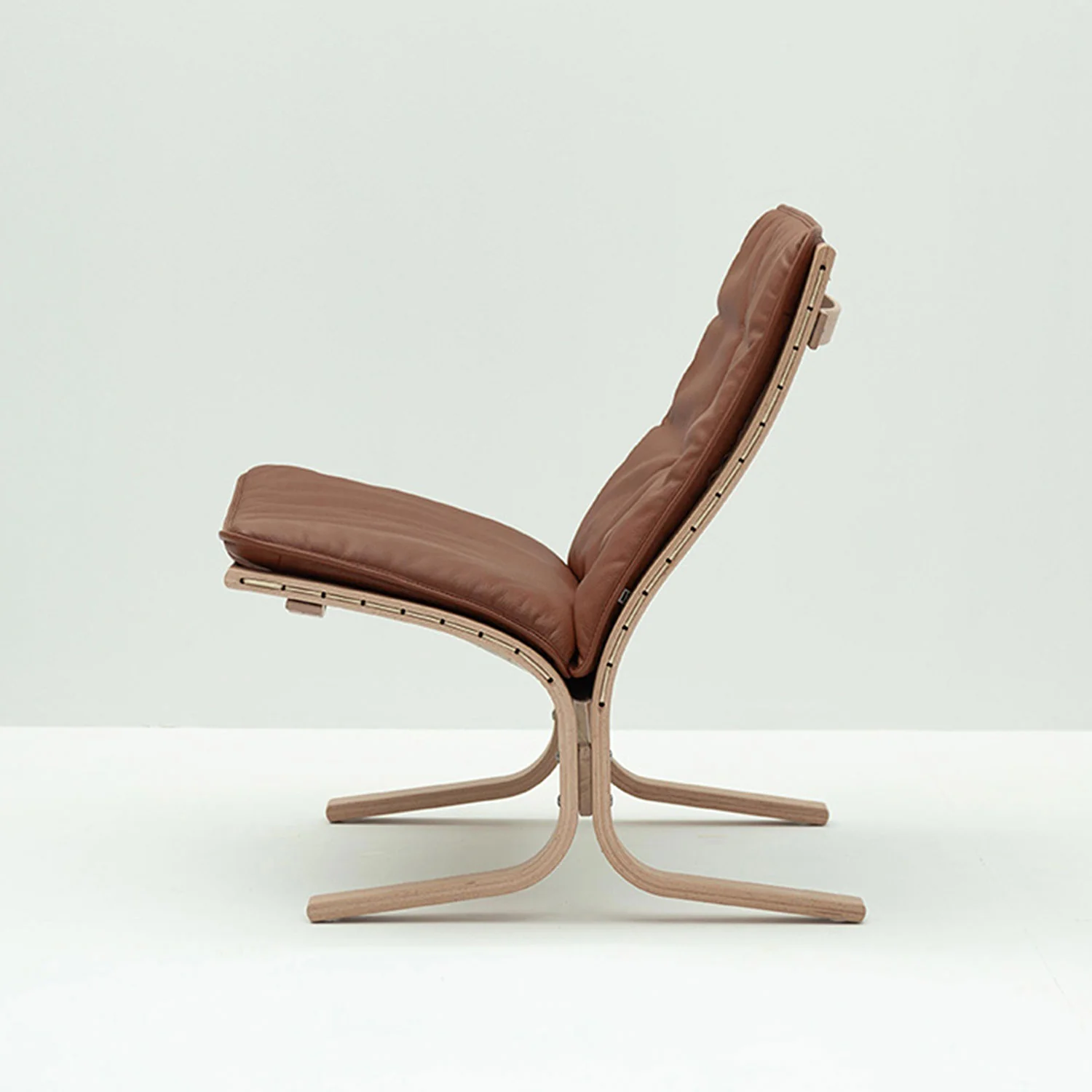 lk hjelle | siesta fiora 307 chair | low back | oak + rustical tan leather - Image 5