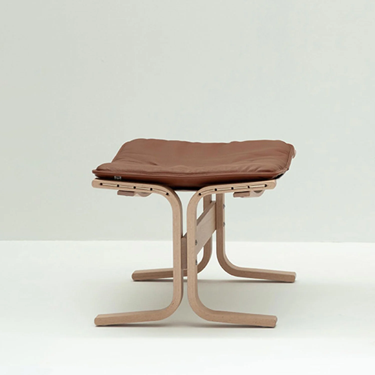 lk hjelle | siesta fiora 309 footstool | oak + rustical tan leather - Image 3