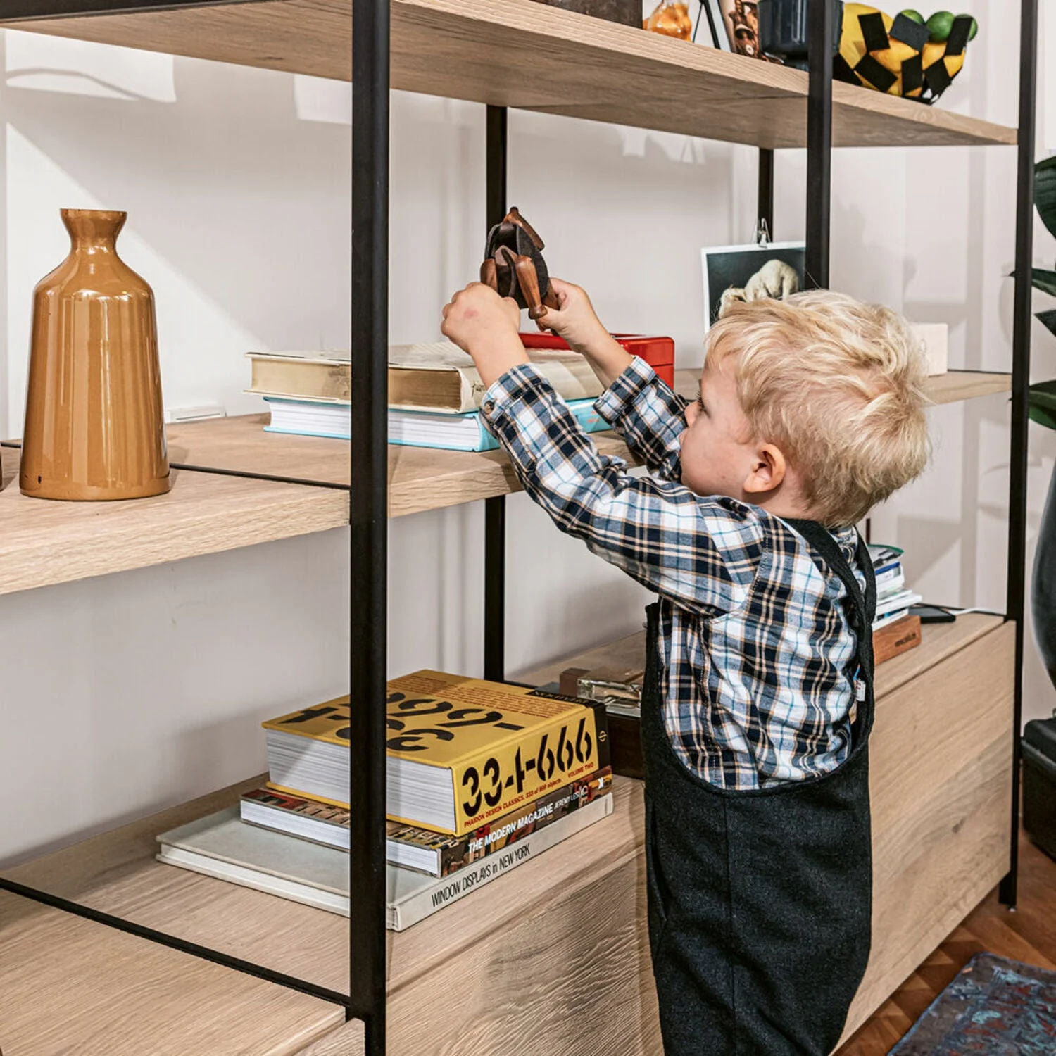 janua | bc 06 room 68 shelving system | 4x5 grid oak + black - Image 8