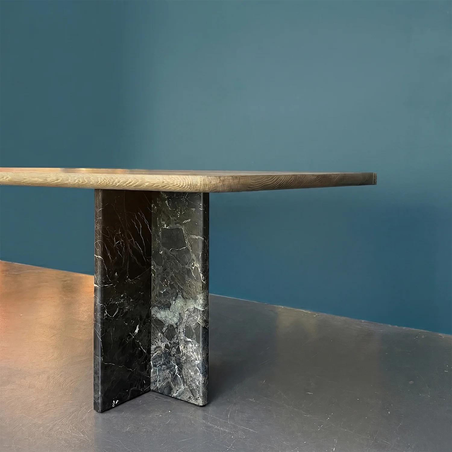 janua | BC17 t-rox dining table | top - soft rectangle schotten & hansen M1 | legs - verde lepanto stone | 280 x 100cm - Image 4