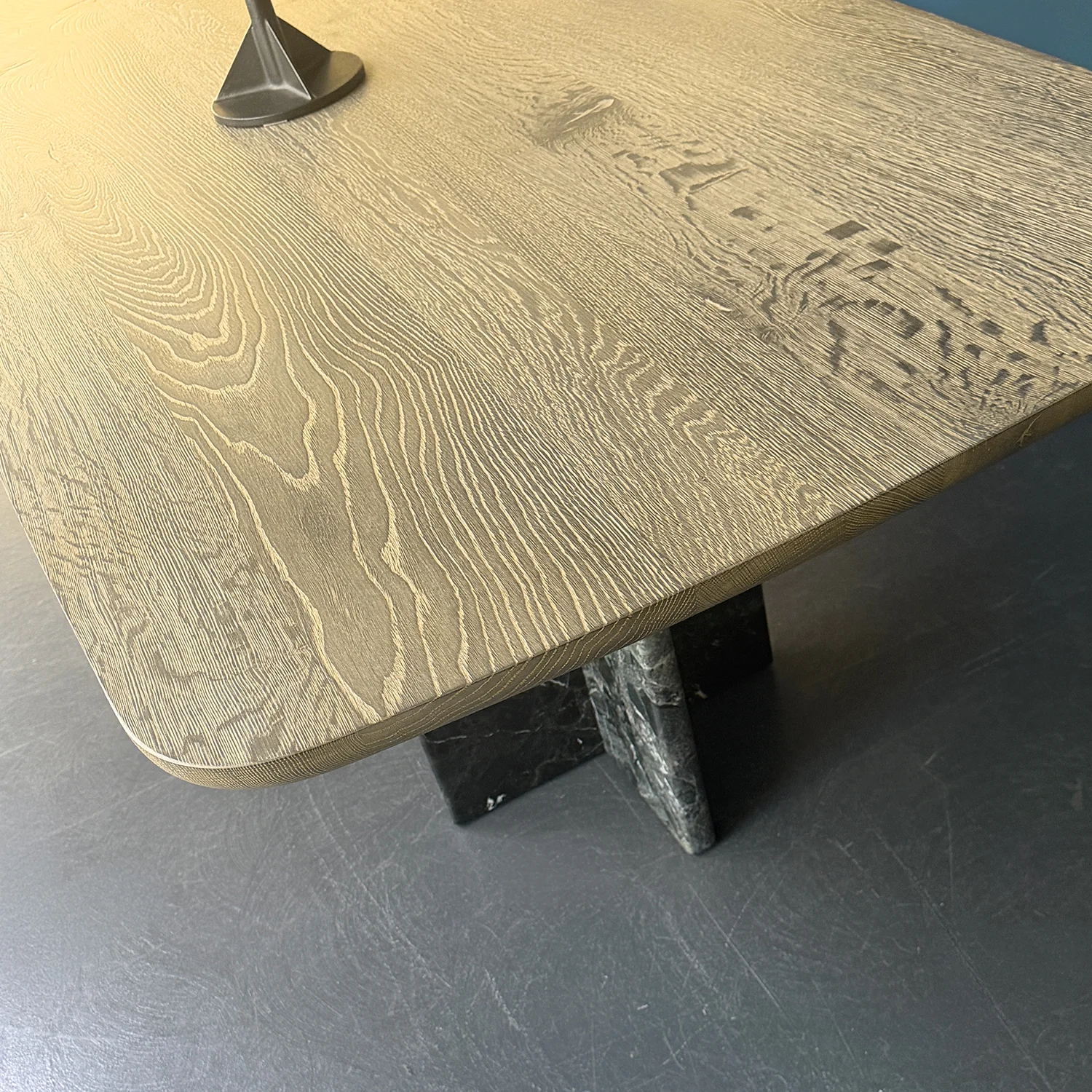 janua | BC17 t-rox dining table | top - soft rectangle schotten & hansen M1 | legs - verde lepanto stone | 280 x 100cm - Image 5