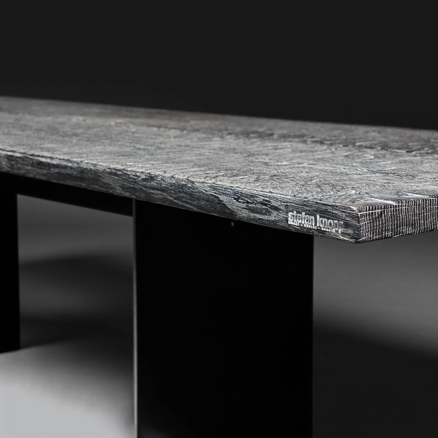 janua | sk 08 butterfly table | charburned oak grey shade + black base 300x100cm - Image 2