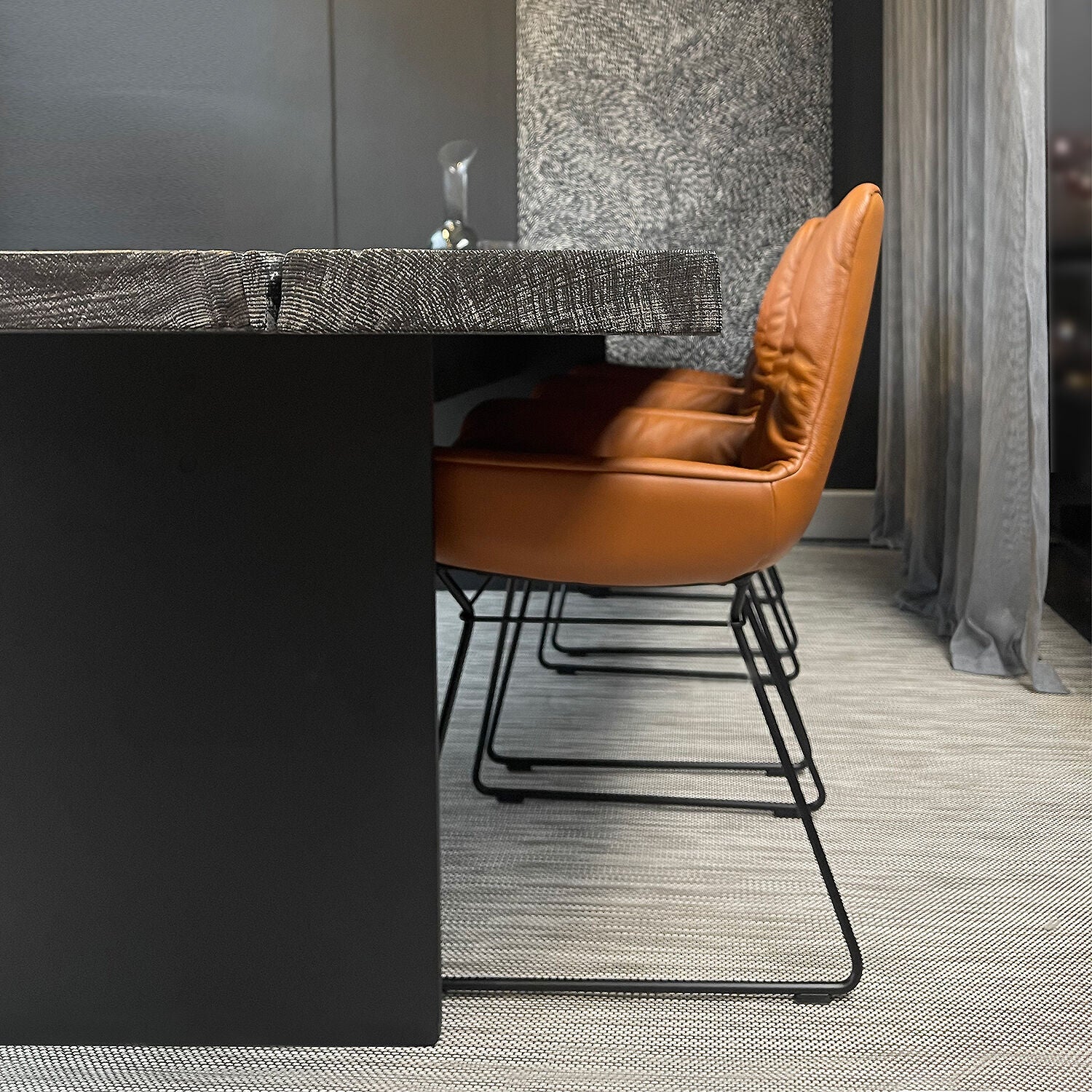 janua | sk 08 butterfly table | charburned oak grey shade + black base 300x100cm - Image 4