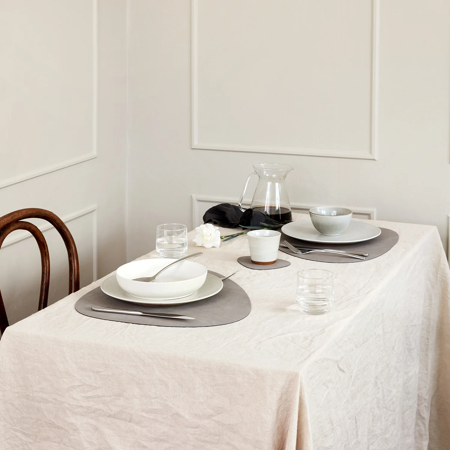 lind dna | table mat | curve large | nupo light grey - Image 3
