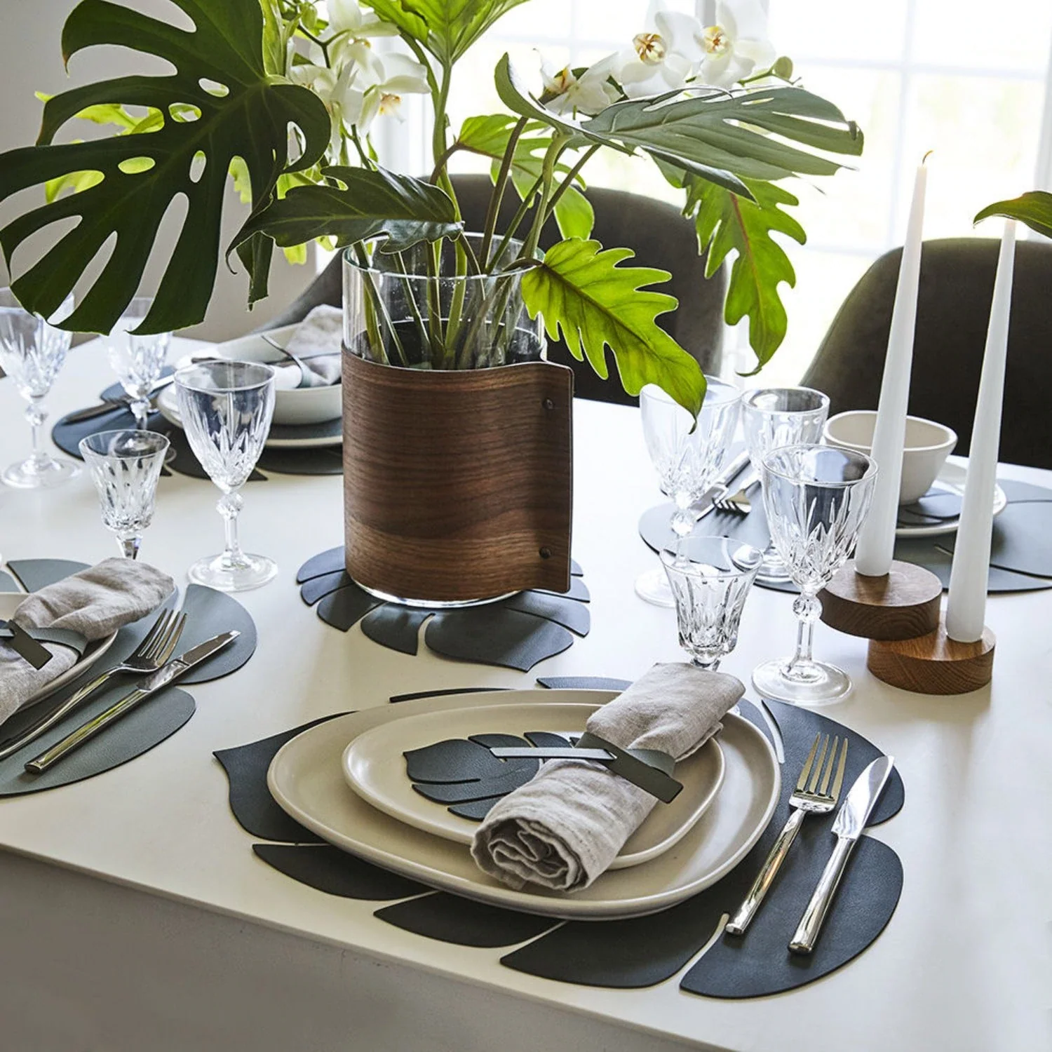 lind dna | table mat | leaf large | nupo dark green - Image 3