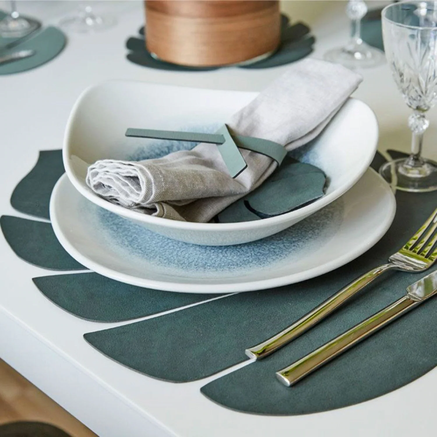 lind dna | table mat | leaf large | nupo dark green - Image 4