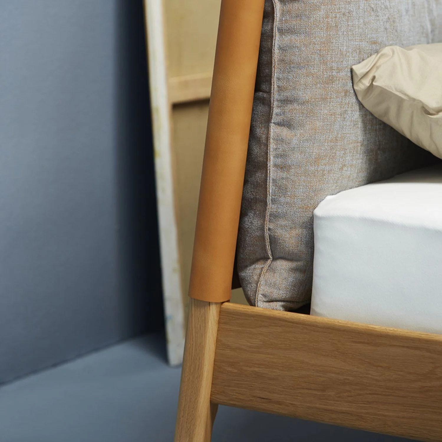 moeller design | LIV queen bed | oak + whisky leather - Image 10