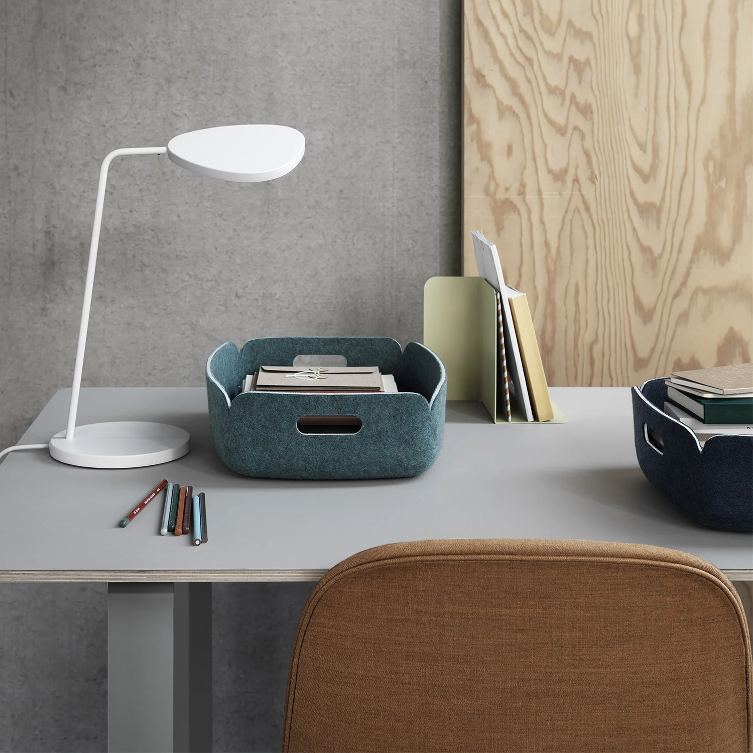 muuto | 70/70 table | grey linoleum + white base 225x90cm - Image 5