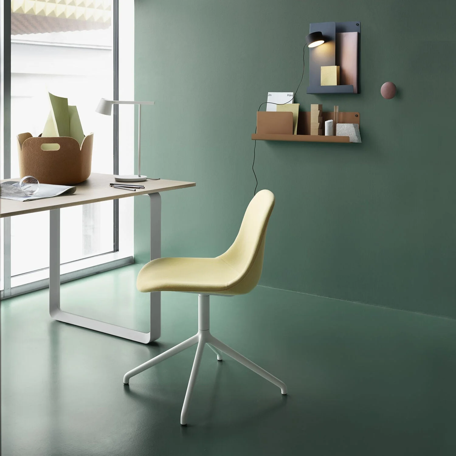 muuto | 70/70 table | solid oak + grey base 225x90cm - Image 9